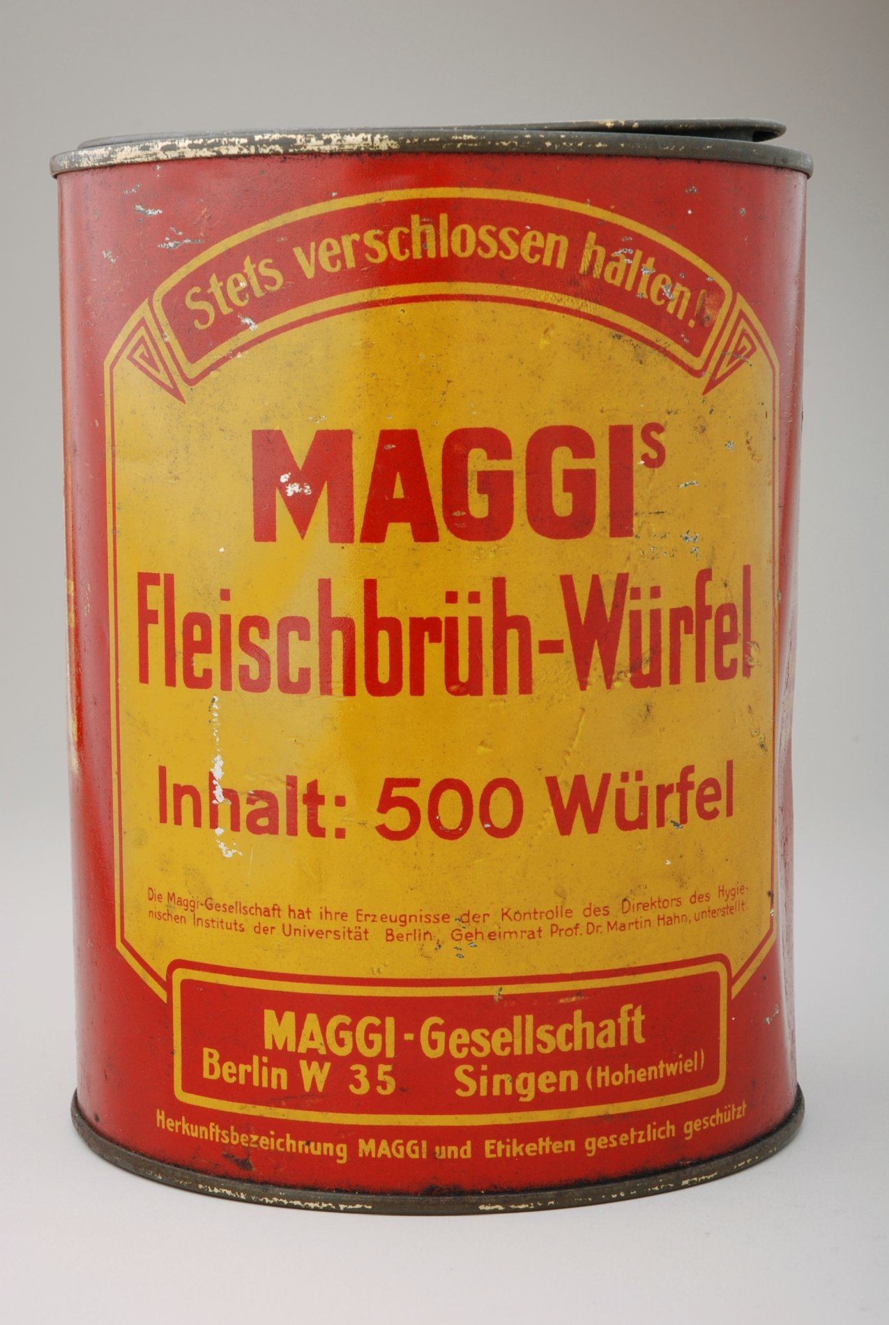 Maggi-Büchse mit handgefertigten Lichtern (Stiftung Domäne Dahlem - Landgut und Museum, Weiternutzung nur mit Genehmigung des Museums CC BY-NC-SA)