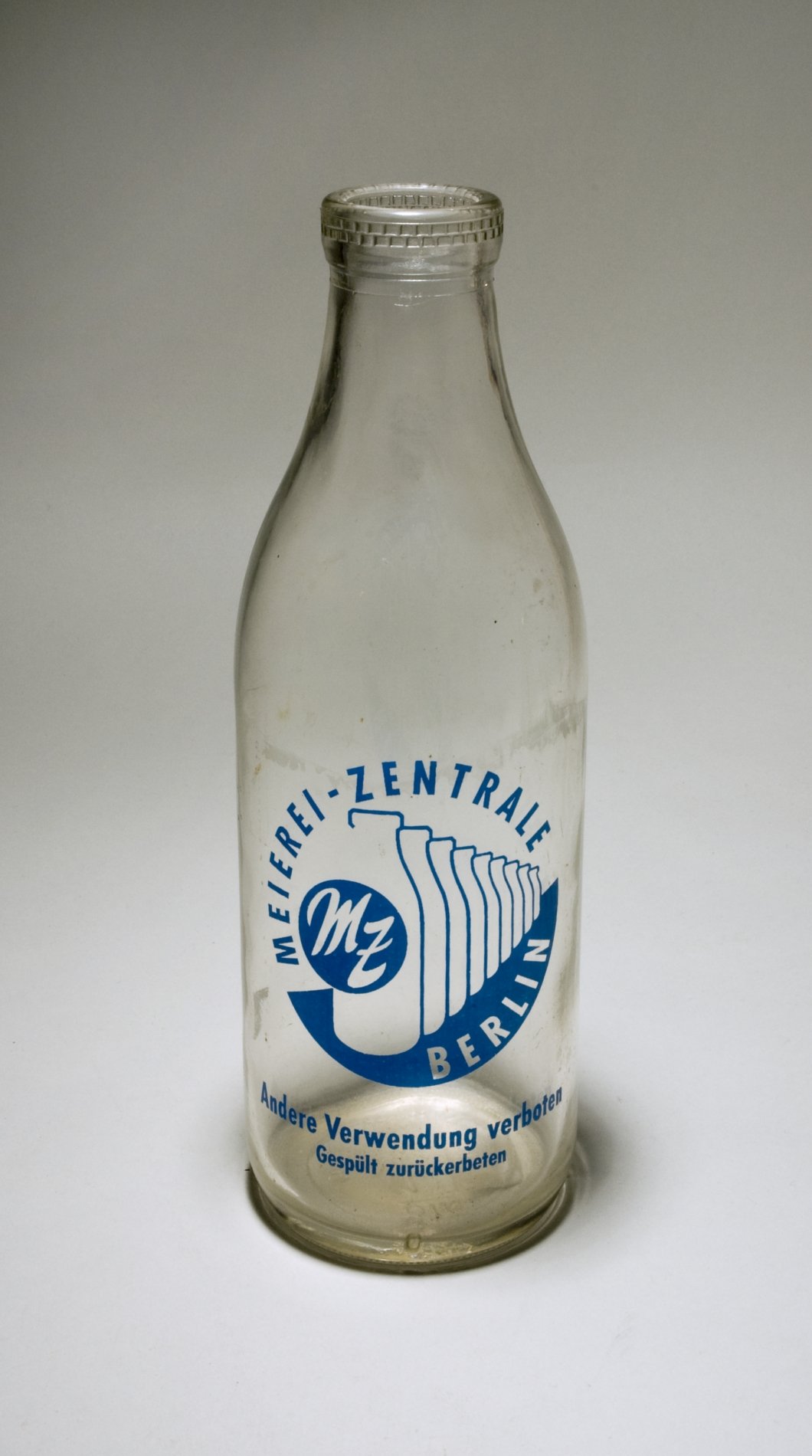 Milchflasche "Meierei-Zentrale Berlin" (Stiftung Domäne Dahlem - Landgut und Museum, Weiternutzung nur mit Genehmigung des Museums CC BY-NC-SA)