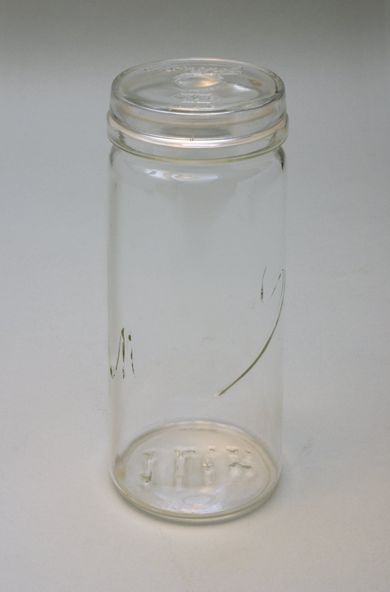 Konservenglas mit Deckel "Monopl 1 Ltr." (Stiftung Domäne Dahlem - Landgut und Museum, Weiternutzung nur mit Genehmigung des Museums CC BY-NC-SA)