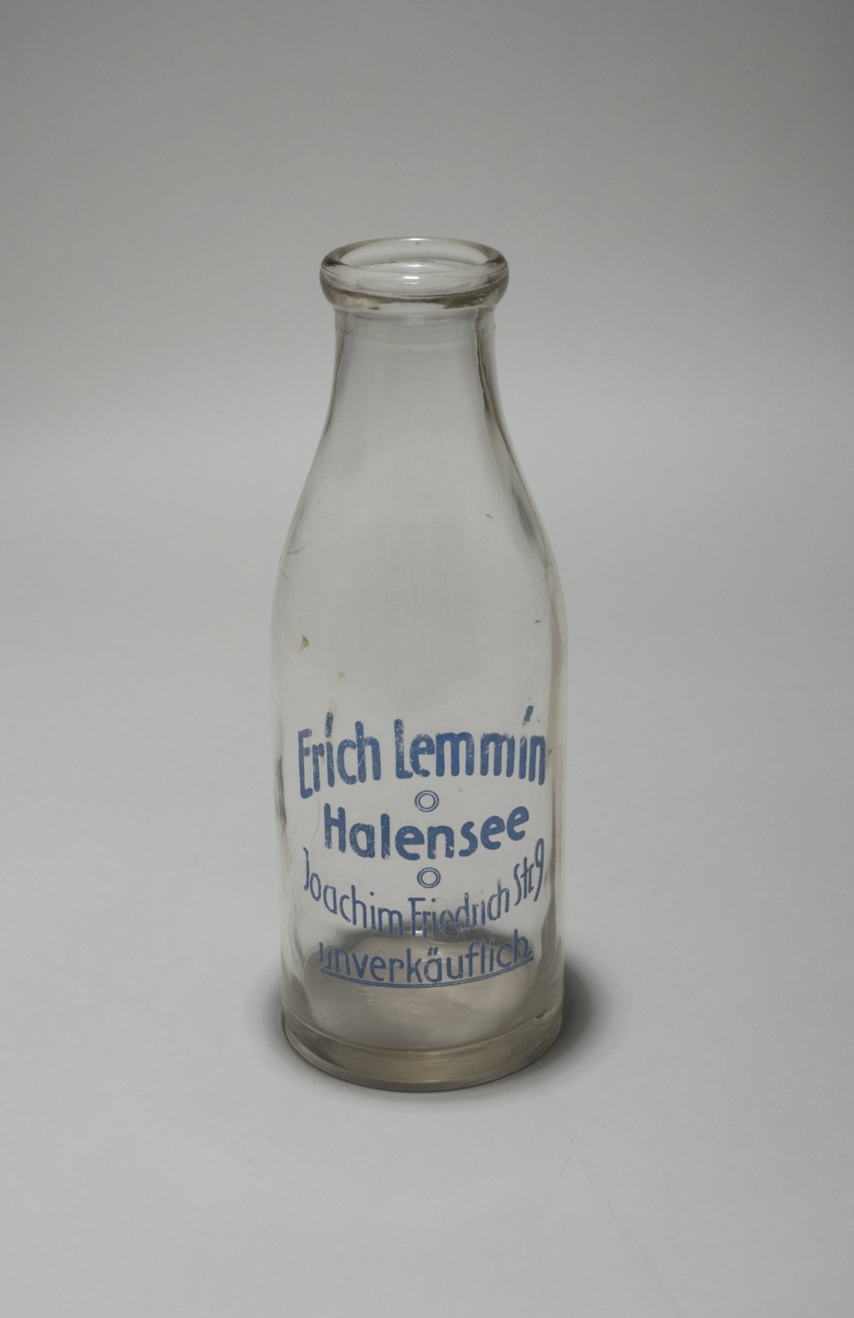 Milchflasche "Erich Lemmin" (Stiftung Domäne Dahlem - Landgut und Museum, Weiternutzung nur mit Genehmigung des Museums CC BY-NC-SA)