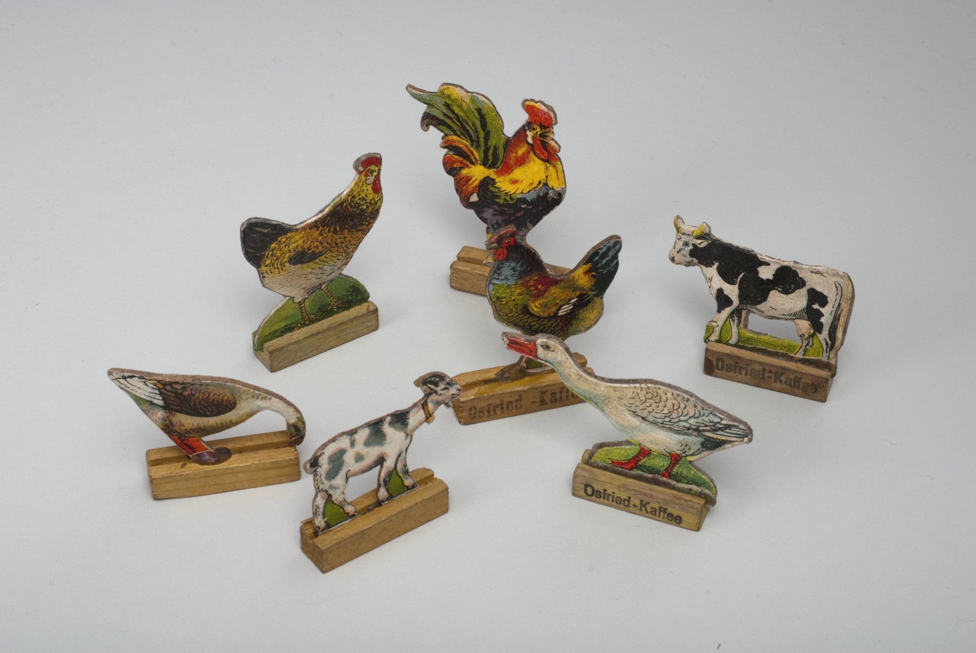 Pappspielzeugfiguren "landwirtschaftliche Nutztiere" (Stiftung Domäne Dahlem - Landgut und Museum, Weiternutzung nur mit Genehmigung des Museums CC BY-NC-SA)