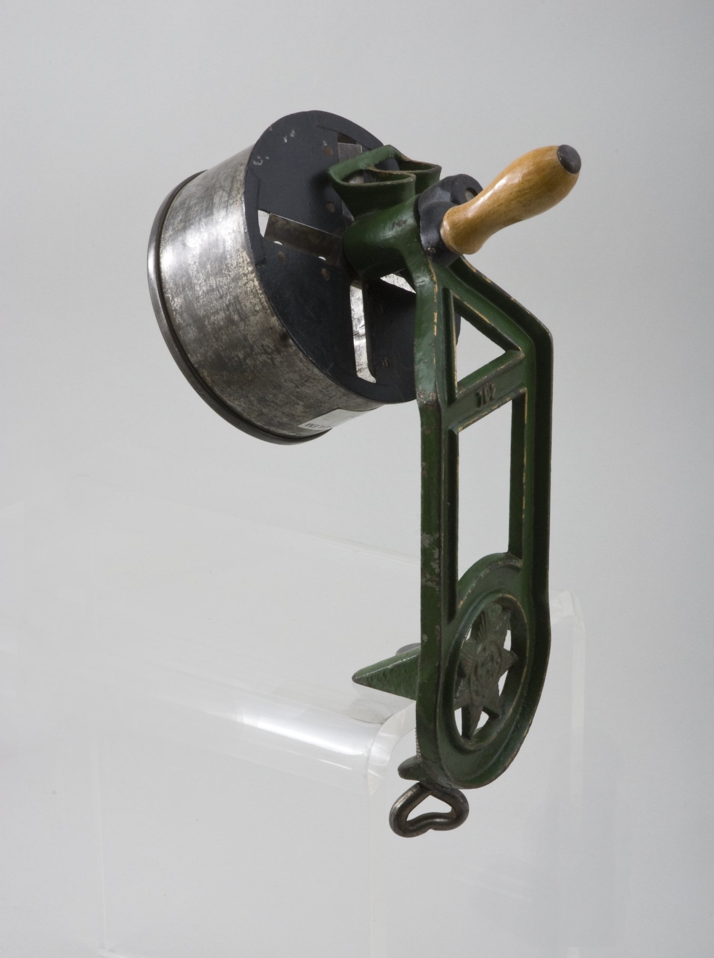 Bohnenschneidemaschine (Stiftung Domäne Dahlem - Landgut und Museum, Weiternutzung nur mit Genehmigung des Museums CC BY-NC-SA)