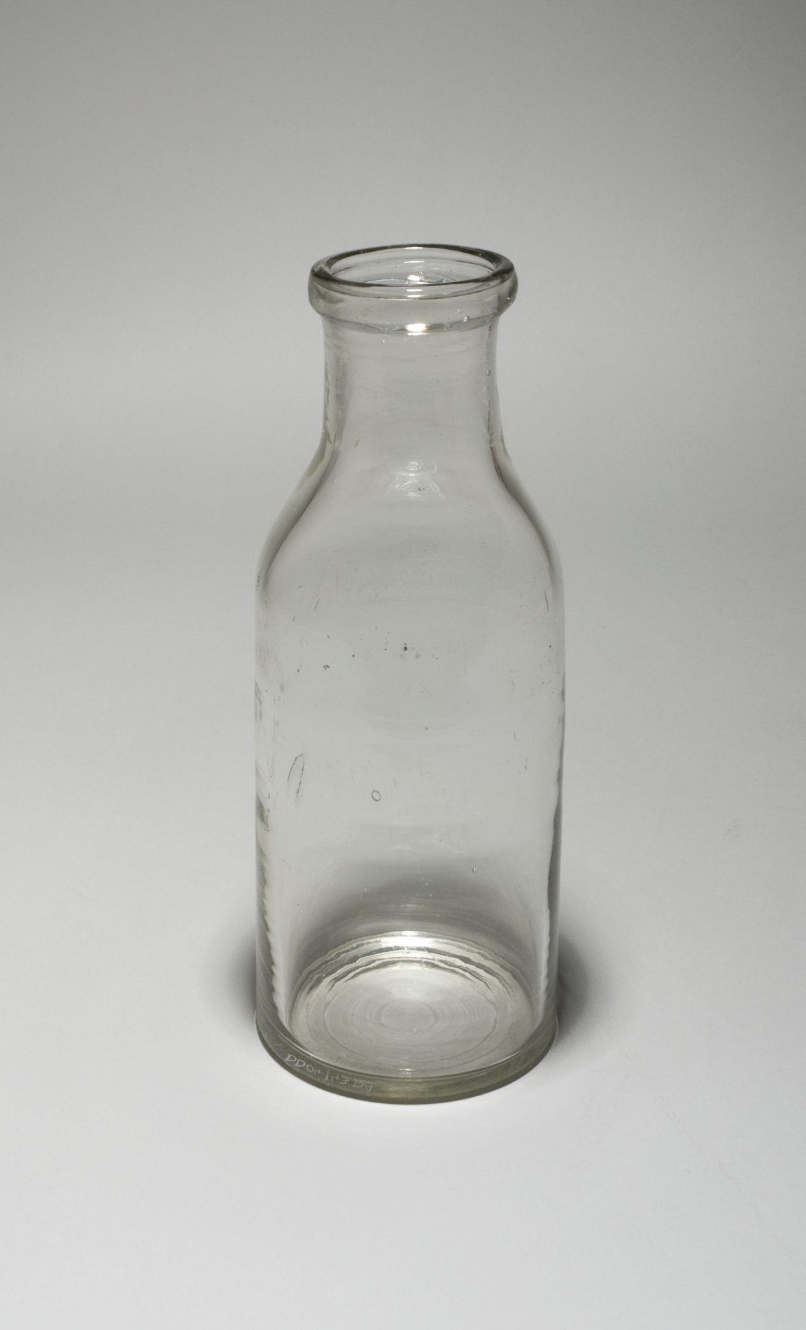 Glasflasche (Stiftung Domäne Dahlem - Landgut und Museum, Weiternutzung nur mit Genehmigung des Museums CC BY-NC-SA)