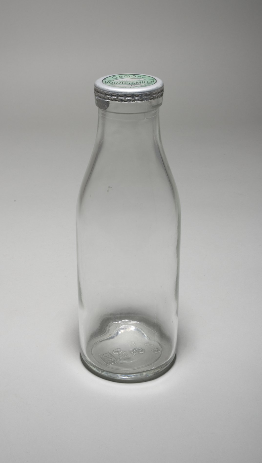 Flasche "Domäne Dahlem-Vorzugsmilch" (Stiftung Domäne Dahlem - Landgut und Museum, Weiternutzung nur mit Genehmigung des Museums CC BY-NC-SA)