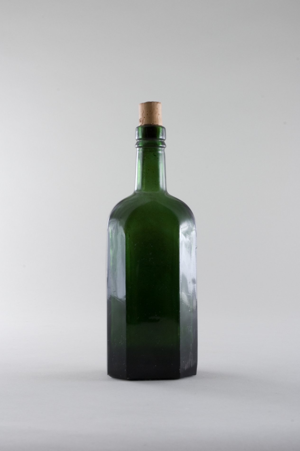 Glasflasche mit Korken - 0,35l D h (Stiftung Domäne Dahlem - Landgut und Museum, Weiternutzung nur mit Genehmigung des Museums CC BY-NC-SA)