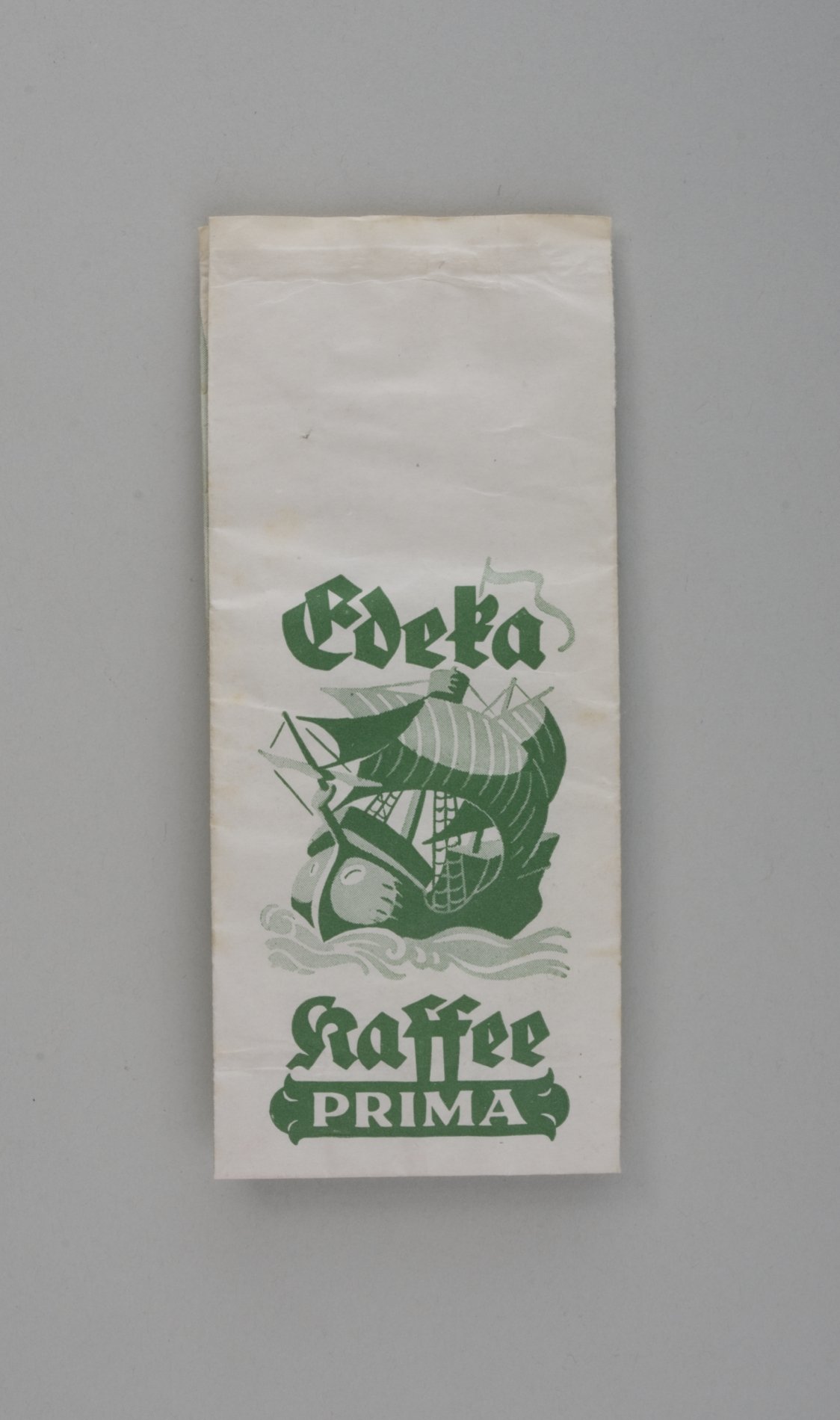 Tüte der Firma "Edeka" für 125 g "Kaffee Prima" (Stiftung Domäne Dahlem - Landgut und Museum, Weiternutzung nur mit Genehmigung des Museums CC BY-NC-SA)