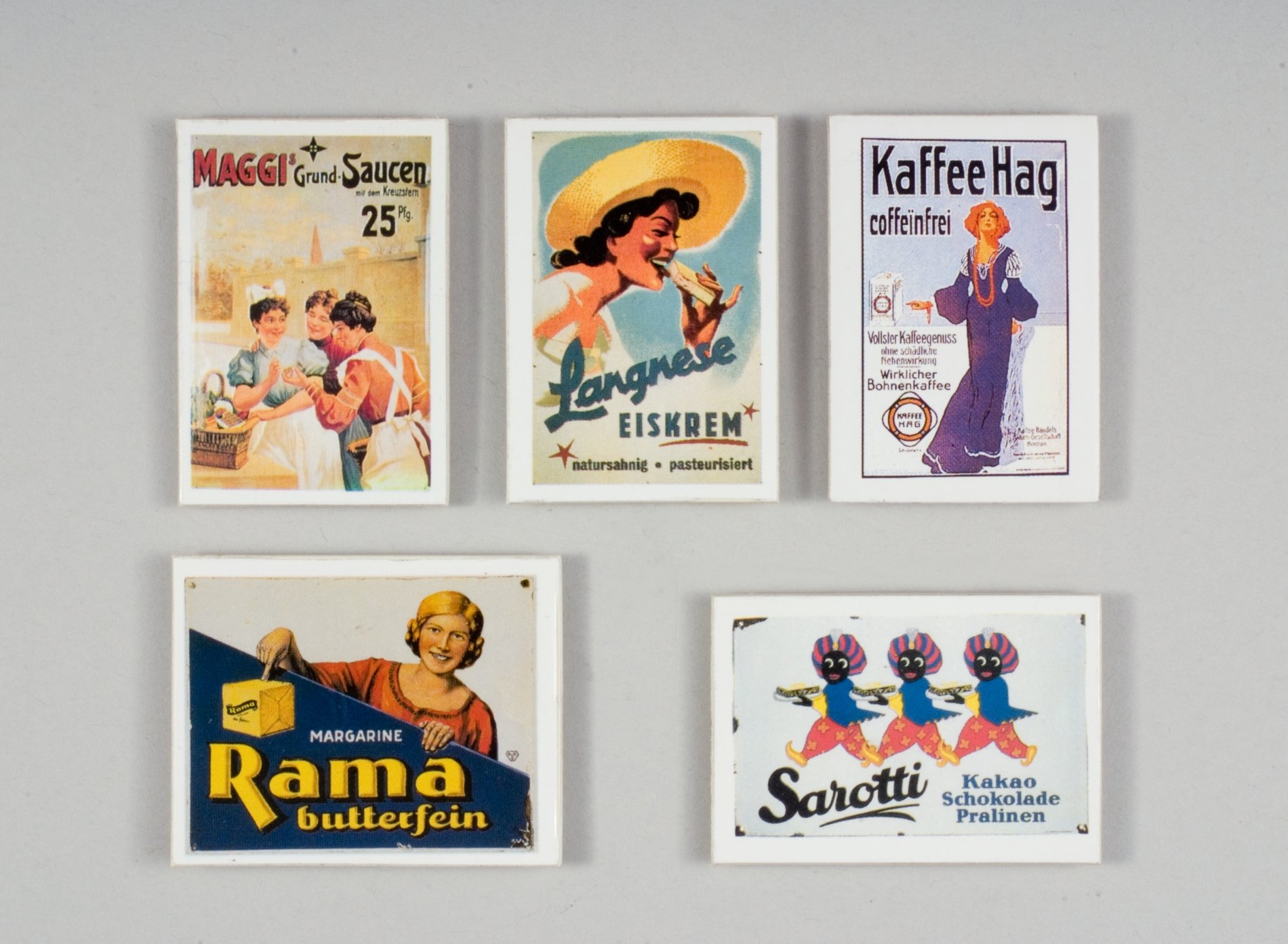 Fünf Magnet-Werbe-Pins (Stiftung Domäne Dahlem - Landgut und Museum, Weiternutzung nur mit Genehmigung des Museums CC BY-NC-SA)