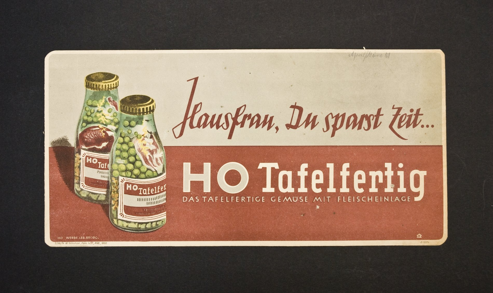 Reklameschild "Hausfrau, Du sparst Zeit" (Stiftung Domäne Dahlem - Landgut und Museum, Weiternutzung nur mit Genehmigung des Museums CC BY-NC-SA)