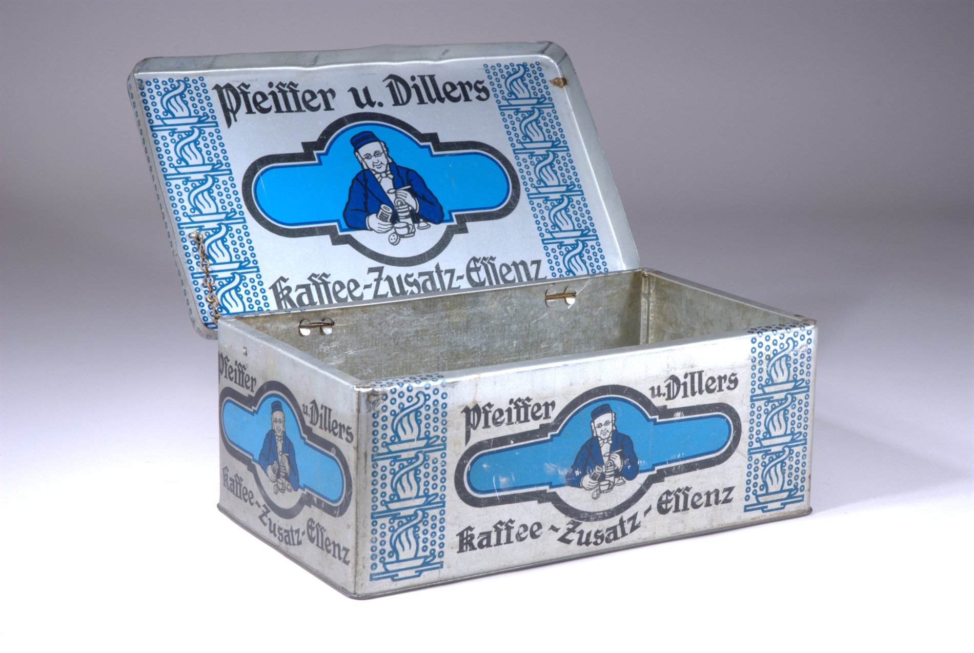 Kiste für "Pfeiffer u. Dillers Kaffee-Zusatz-Essenz" (Stiftung Domäne Dahlem - Landgut und Museum, Weiternutzung nur mit Genehmigung des Museums CC BY-NC-SA)