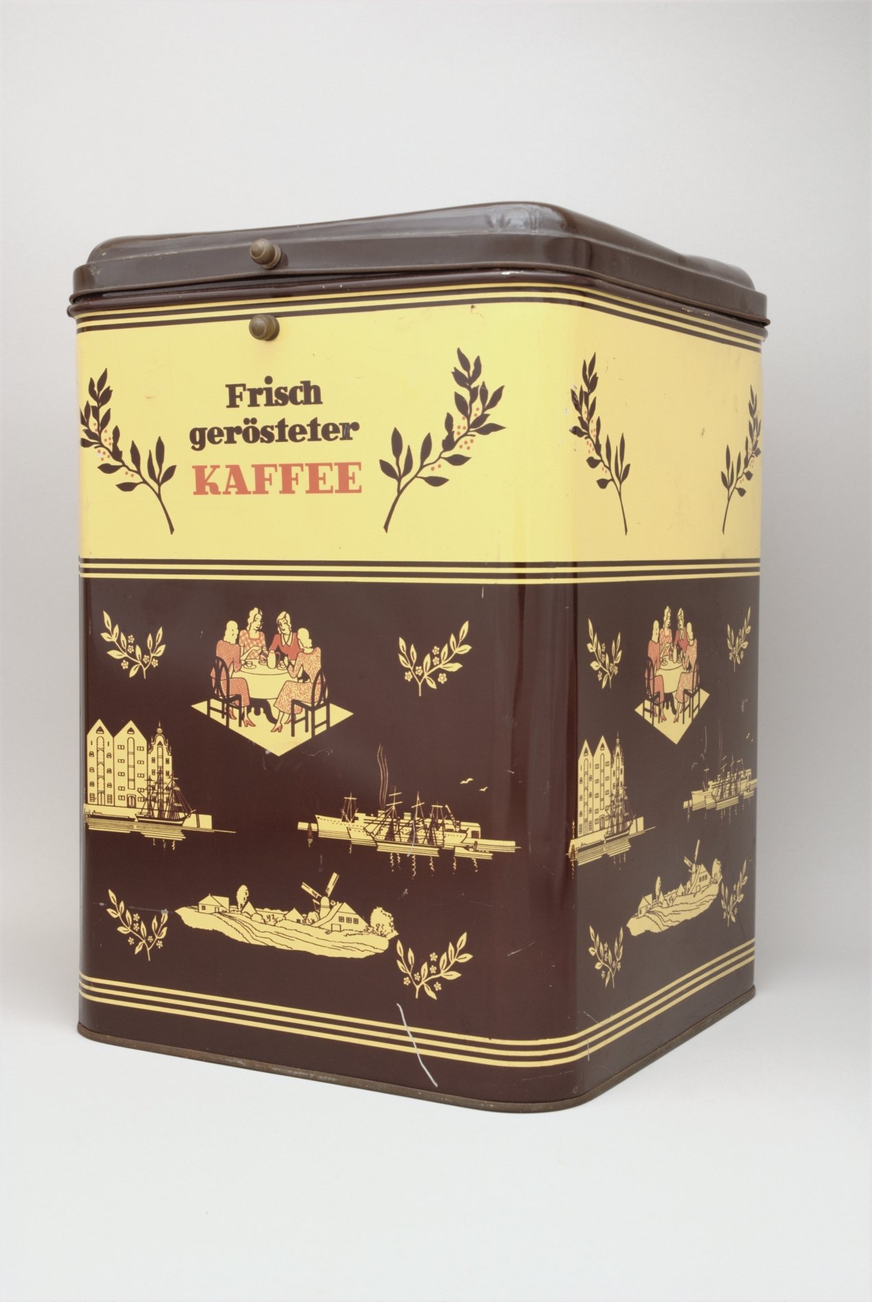 Großer Vorratsbehälter für gerösteten Kaffee (Stiftung Domäne Dahlem - Landgut und Museum, Weiternutzung nur mit Genehmigung des Museums CC BY-NC-SA)