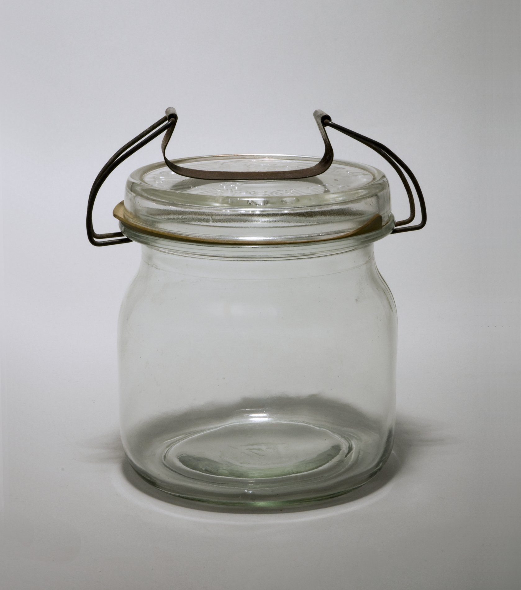 Konservenglas "Gerrix" mit Deckel und Spannklammer (Stiftung Domäne Dahlem - Landgut und Museum, Weiternutzung nur mit Genehmigung des Museums CC BY-NC-SA)