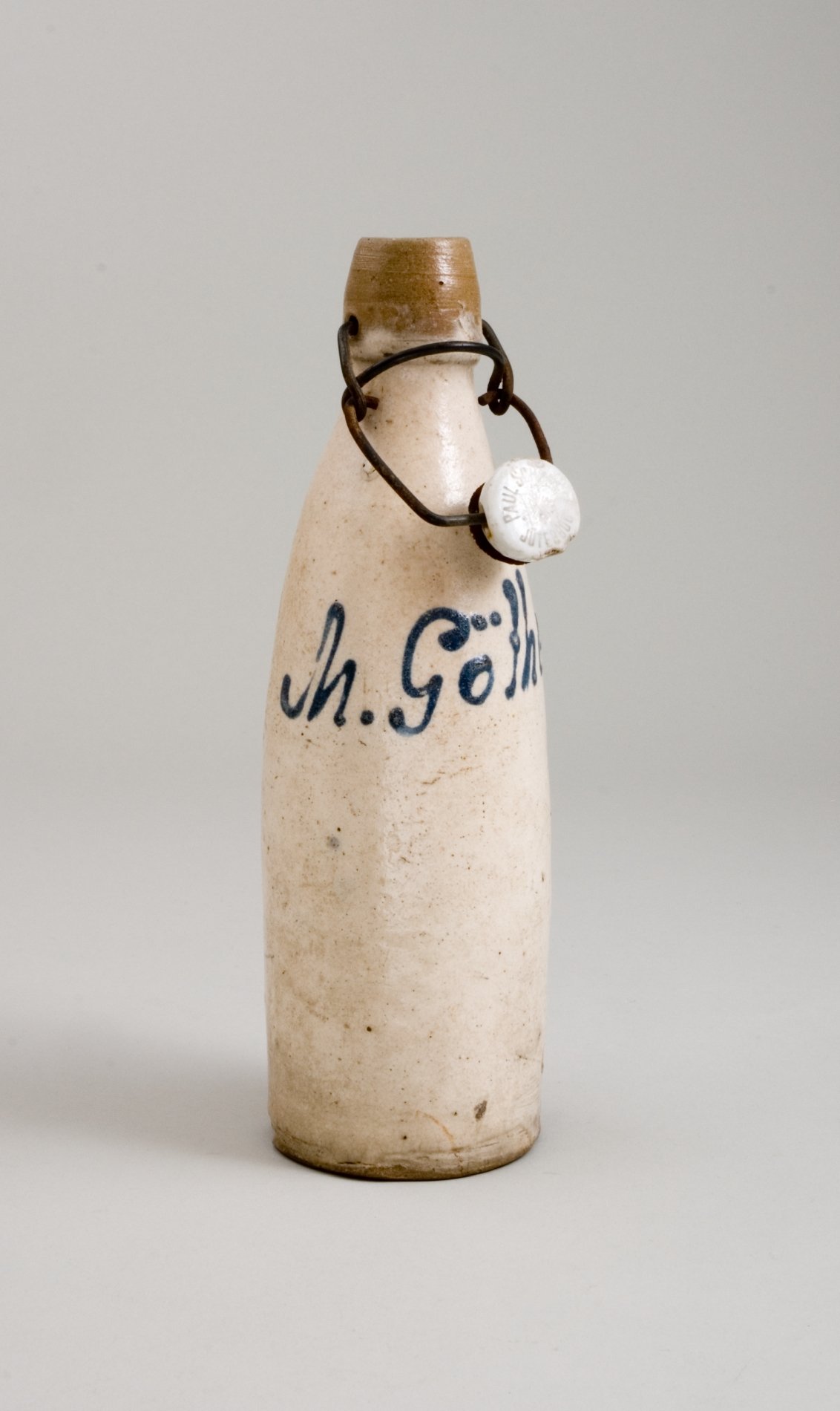 Steinzeugflasche mit Bügelverschluss (Stiftung Domäne Dahlem - Landgut und Museum, Weiternutzung nur mit Genehmigung des Museums CC BY-NC-SA)