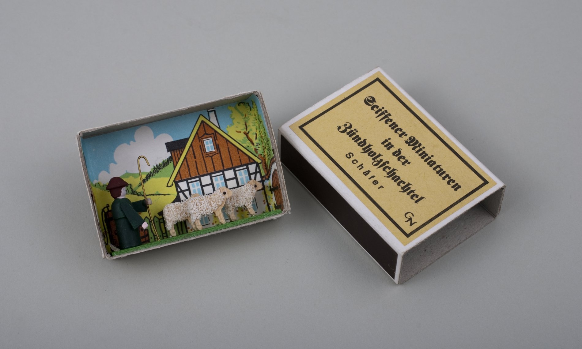 Seiffener Schäfer Miniatur in einer Zündholzschachtel (Stiftung Domäne Dahlem - Landgut und Museum, Weiternutzung nur mit Genehmigung des Museums CC BY-NC-SA)