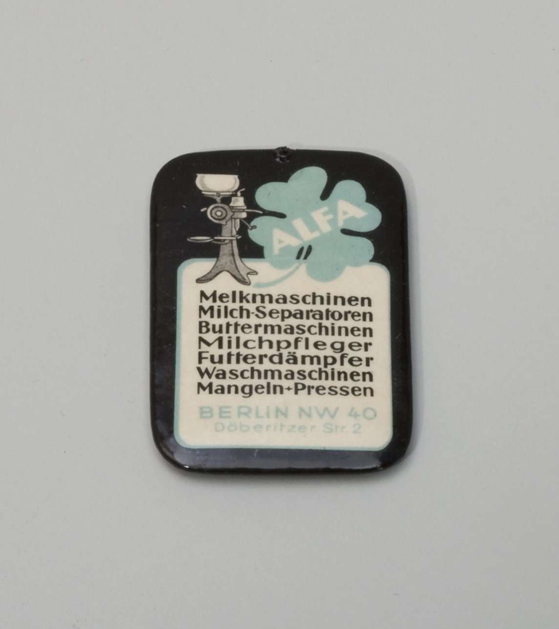 Kleines Reklameschild "ALFA" mit Spiegel (Stiftung Domäne Dahlem - Landgut und Museum, Weiternutzung nur mit Genehmigung des Museums CC BY-NC-SA)
