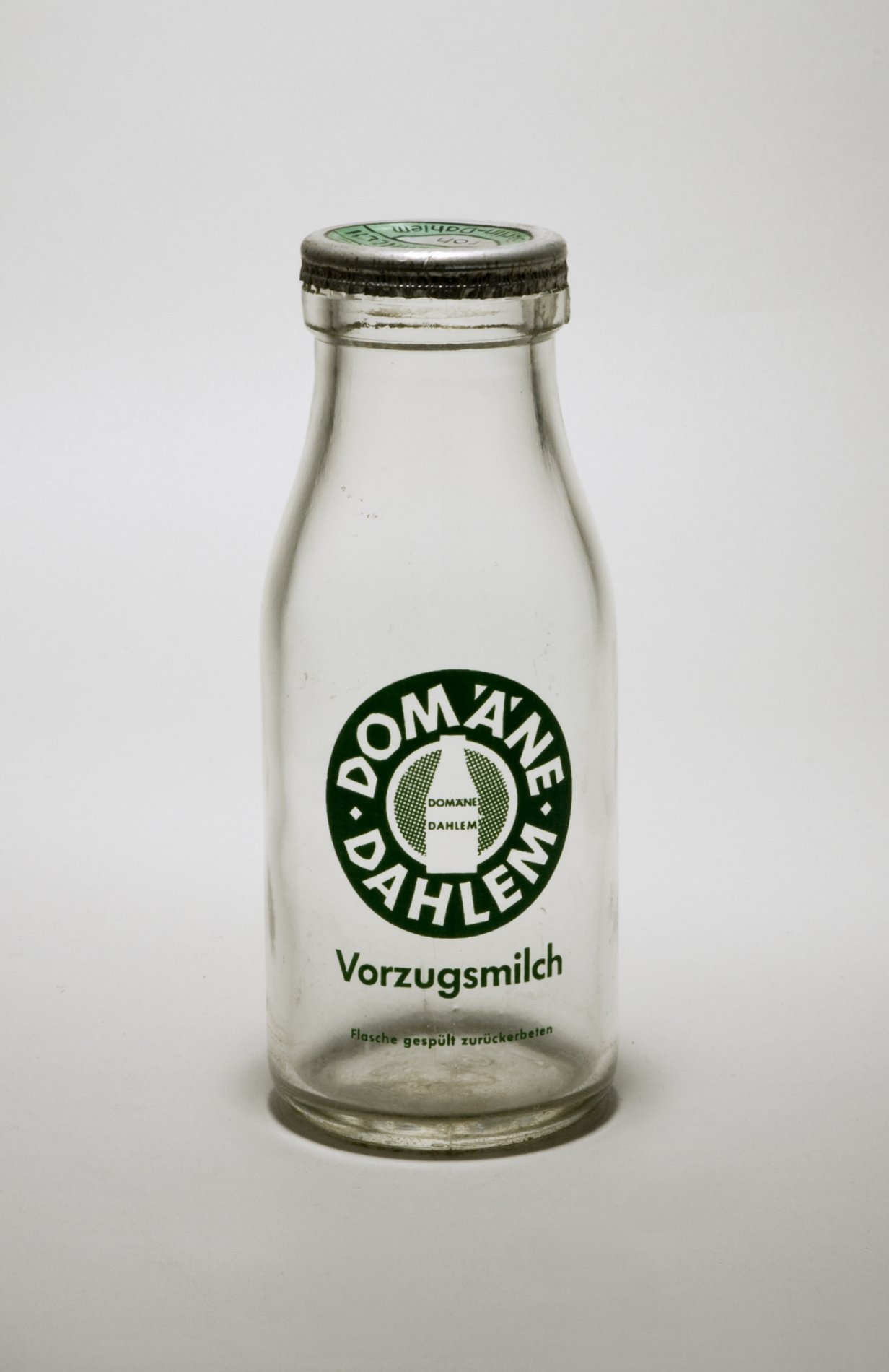 0,25 Liter Glasflasche "Vorzugsmilch - Domäne Dahlem" (Stiftung Domäne Dahlem - Landgut und Museum, Weiternutzung nur mit Genehmigung des Museums CC BY-NC-SA)