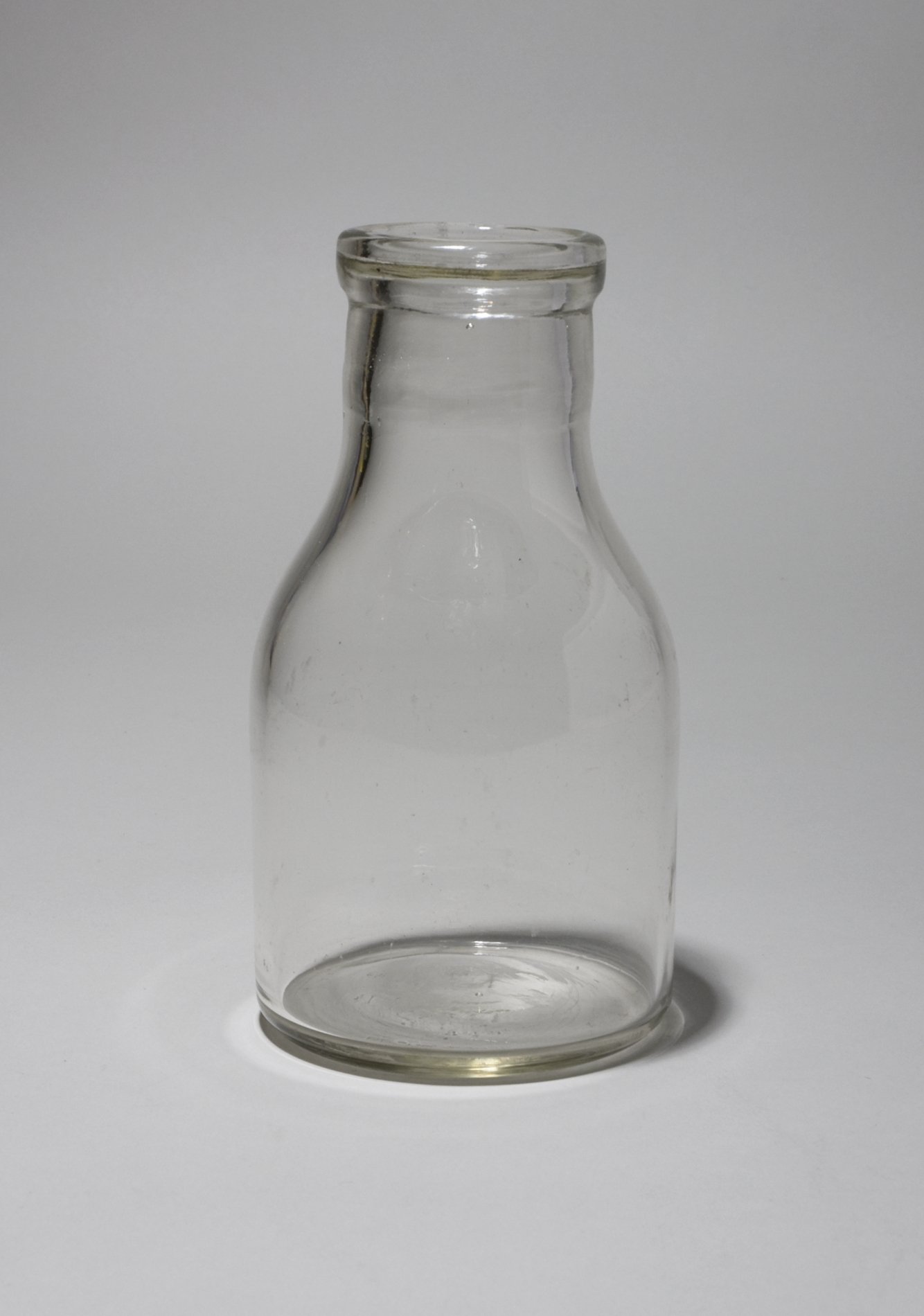Glasflasche (Stiftung Domäne Dahlem - Landgut und Museum, Weiternutzung nur mit Genehmigung des Museums CC BY-NC-SA)
