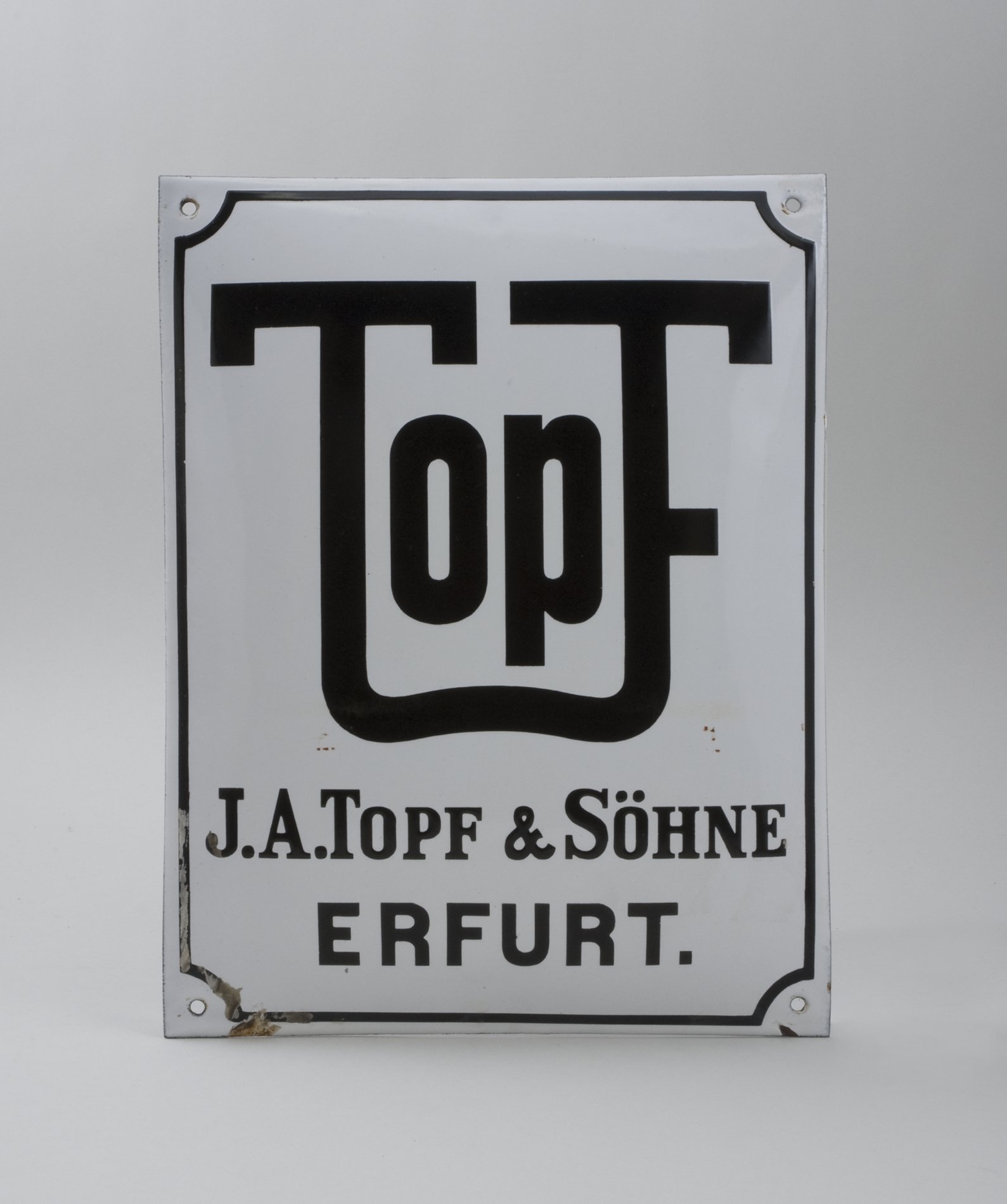 Reklameschild "J. A. Topf & Söhne" (Stiftung Domäne Dahlem - Landgut und Museum, Weiternutzung nur mit Genehmigung des Museums CC BY-NC-SA)