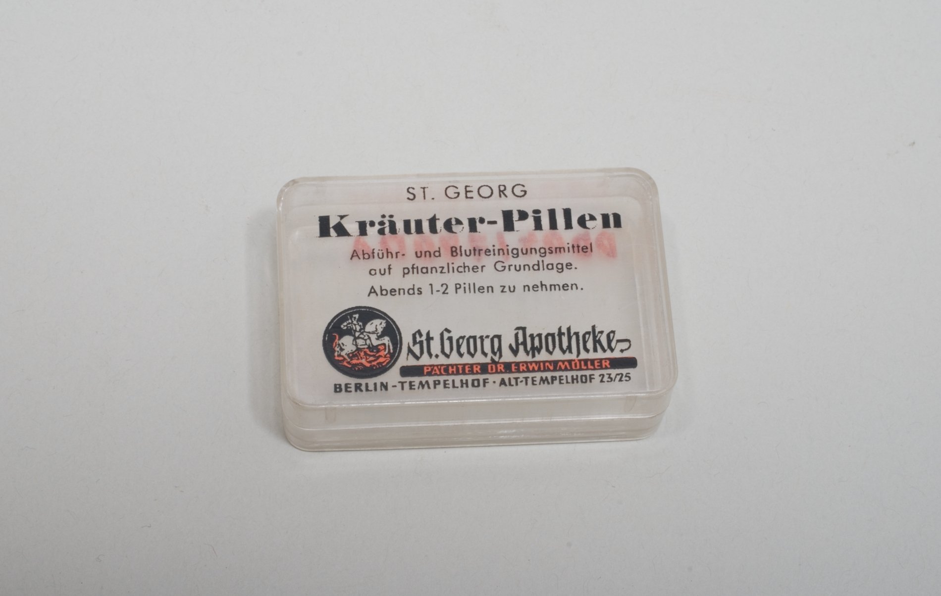 Dose "Kräuter-Pillen" (Stiftung Domäne Dahlem - Landgut und Museum, Weiternutzung nur mit Genehmigung des Museums CC BY-NC-SA)