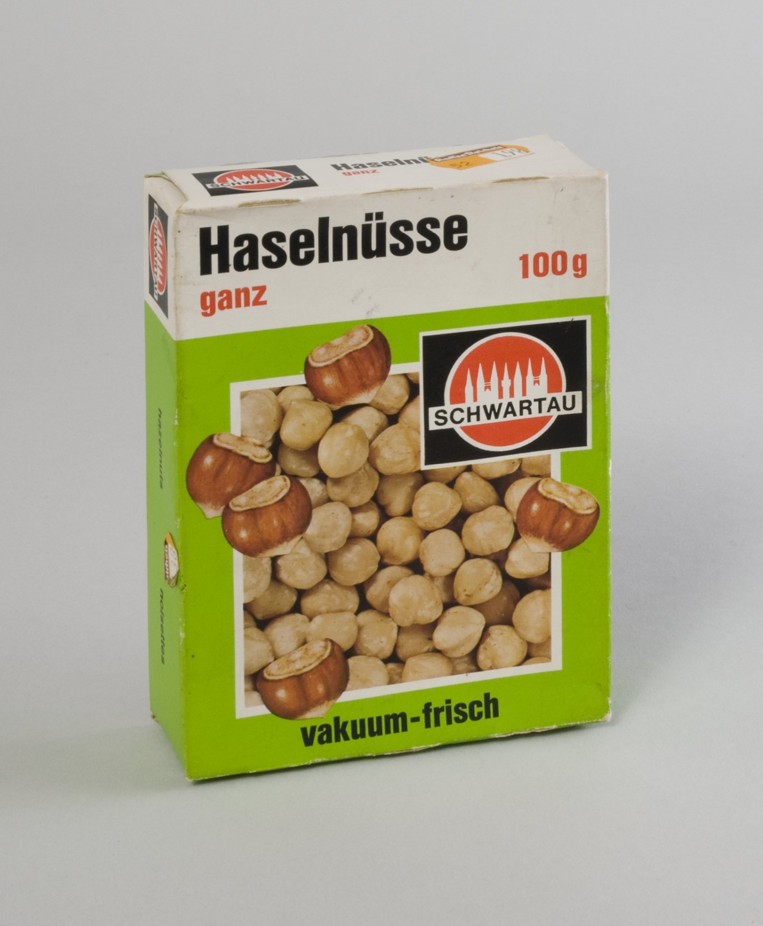 Verpackung "Haselnüsse ganz" von "Schwartau" (Stiftung Domäne Dahlem - Landgut und Museum, Weiternutzung nur mit Genehmigung des Museums CC BY-NC-SA)