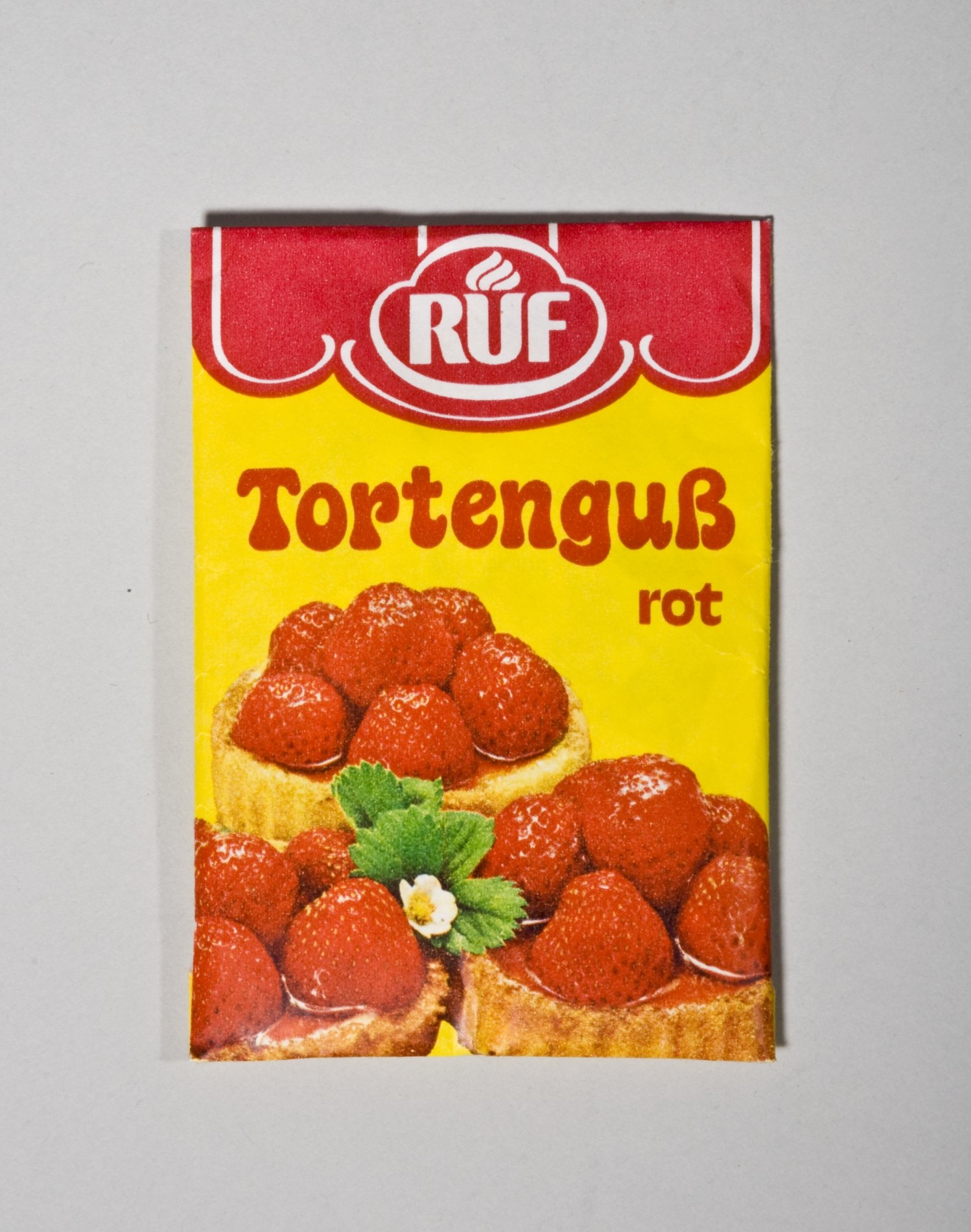 Päckchen "Tortenguß rot" von "Ruf" (Stiftung Domäne Dahlem - Landgut und Museum, Weiternutzung nur mit Genehmigung des Museums CC BY-NC-SA)