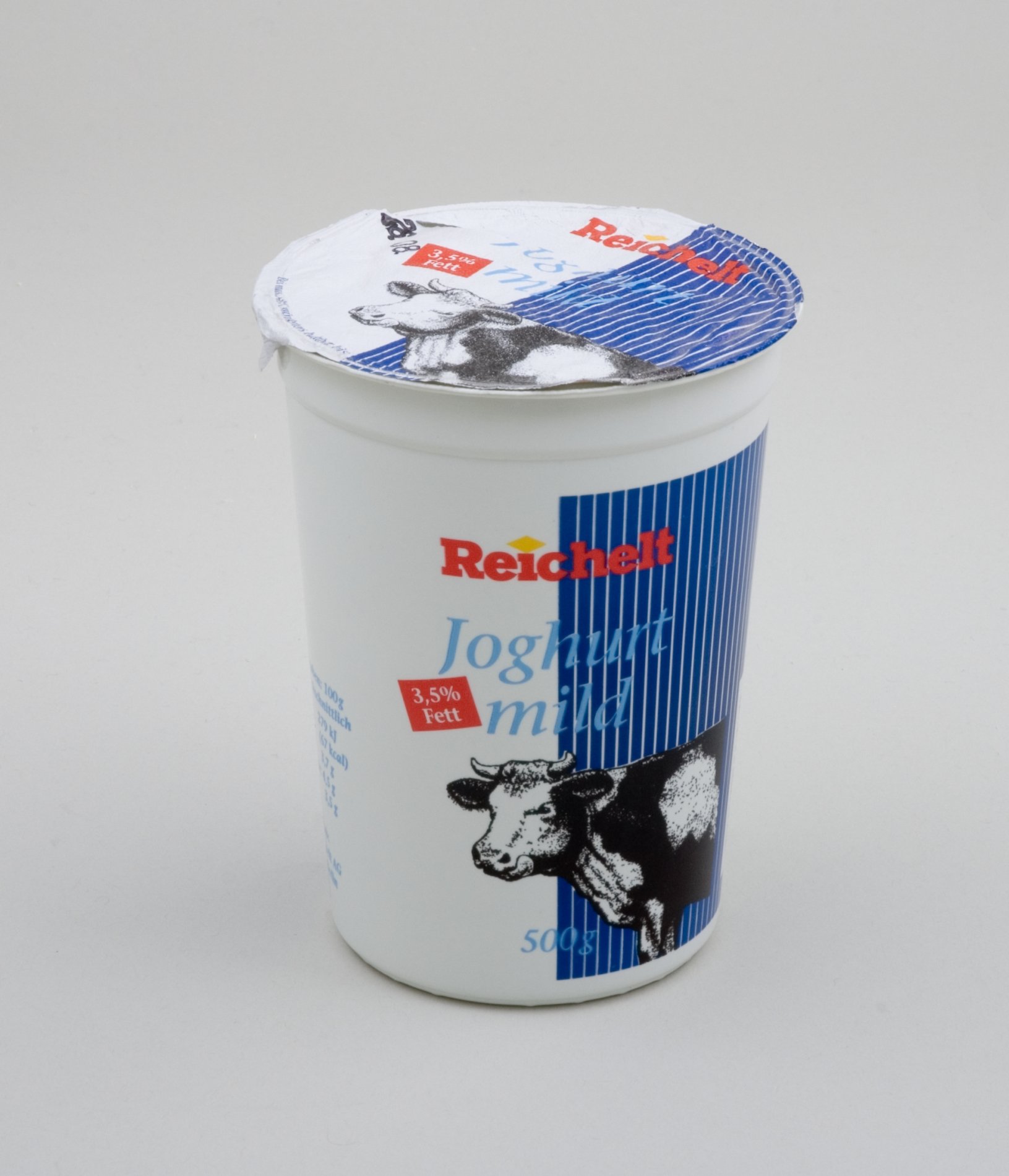 Warenmuster "Joghurt mild " Becher der Firma "Reichelt" (Stiftung Domäne Dahlem - Landgut und Museum, Weiternutzung nur mit Genehmigung des Museums CC BY-NC-SA)