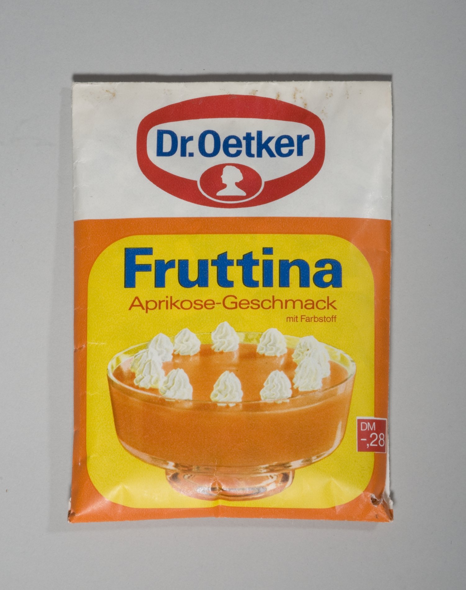 Verpackung Fruttina - Aprikose Pulver "Dr. Oetker" (Stiftung Domäne Dahlem - Landgut und Museum, Weiternutzung nur mit Genehmigung des Museums CC BY-NC-SA)