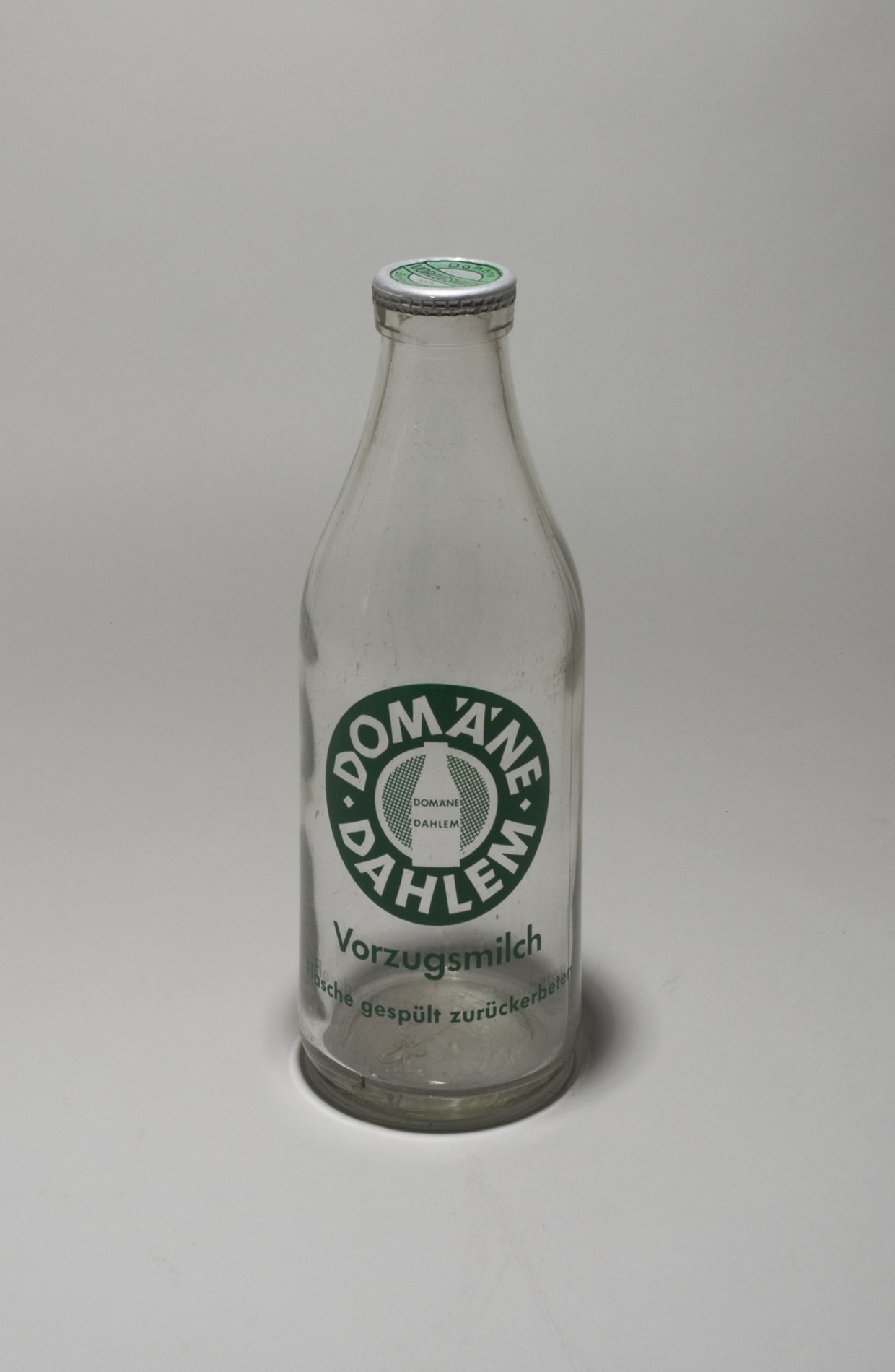 Milchflasche "Domäne Dahlem - Vorzugsmilch" (Stiftung Domäne Dahlem - Landgut und Museum, Weiternutzung nur mit Genehmigung des Museums CC BY-NC-SA)