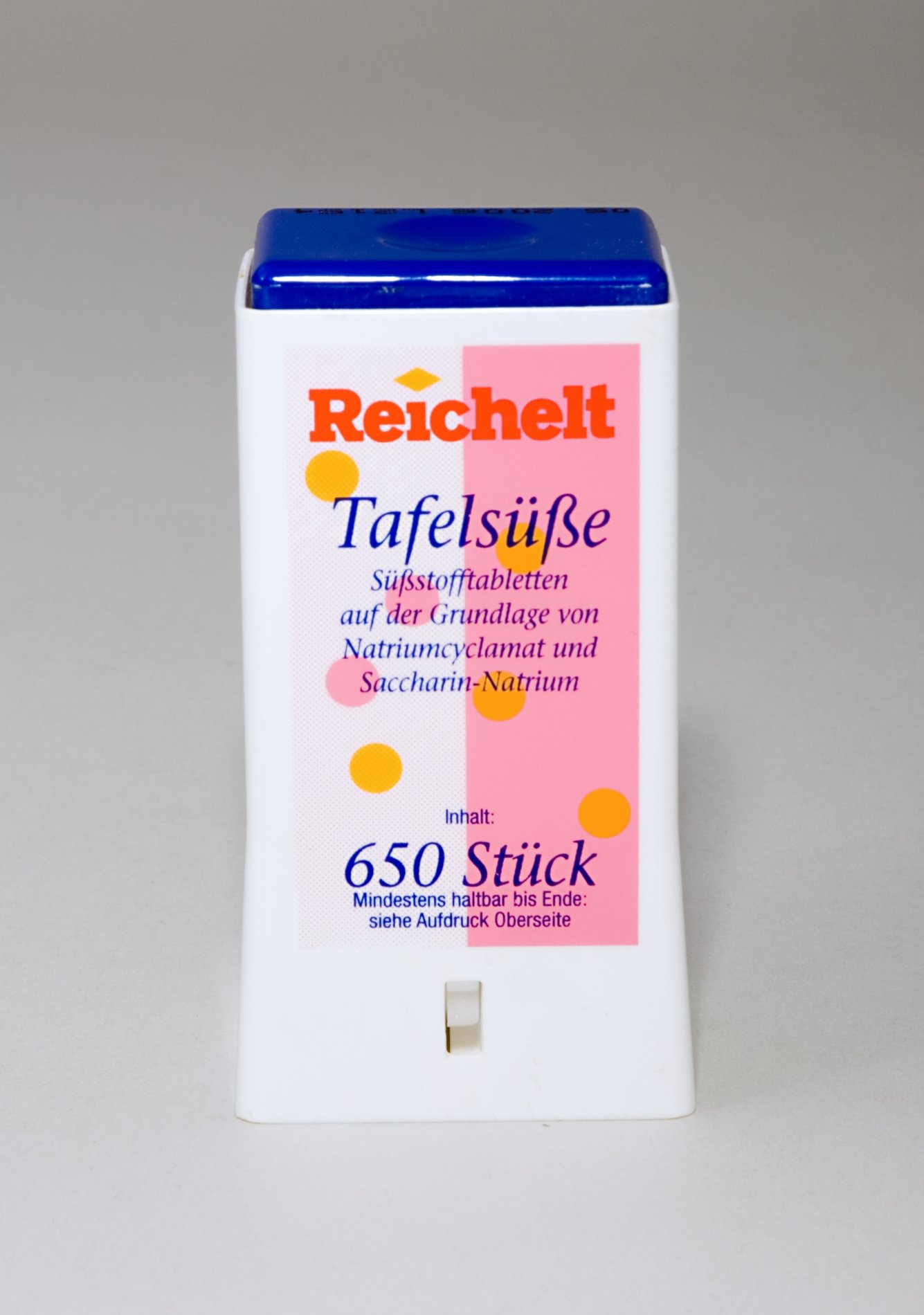 Verpackung für Süßstofftabletten der "Reichelt" Eigenmarke (Stiftung Domäne Dahlem - Landgut und Museum, Weiternutzung nur mit Genehmigung des Museums CC BY-NC-SA)