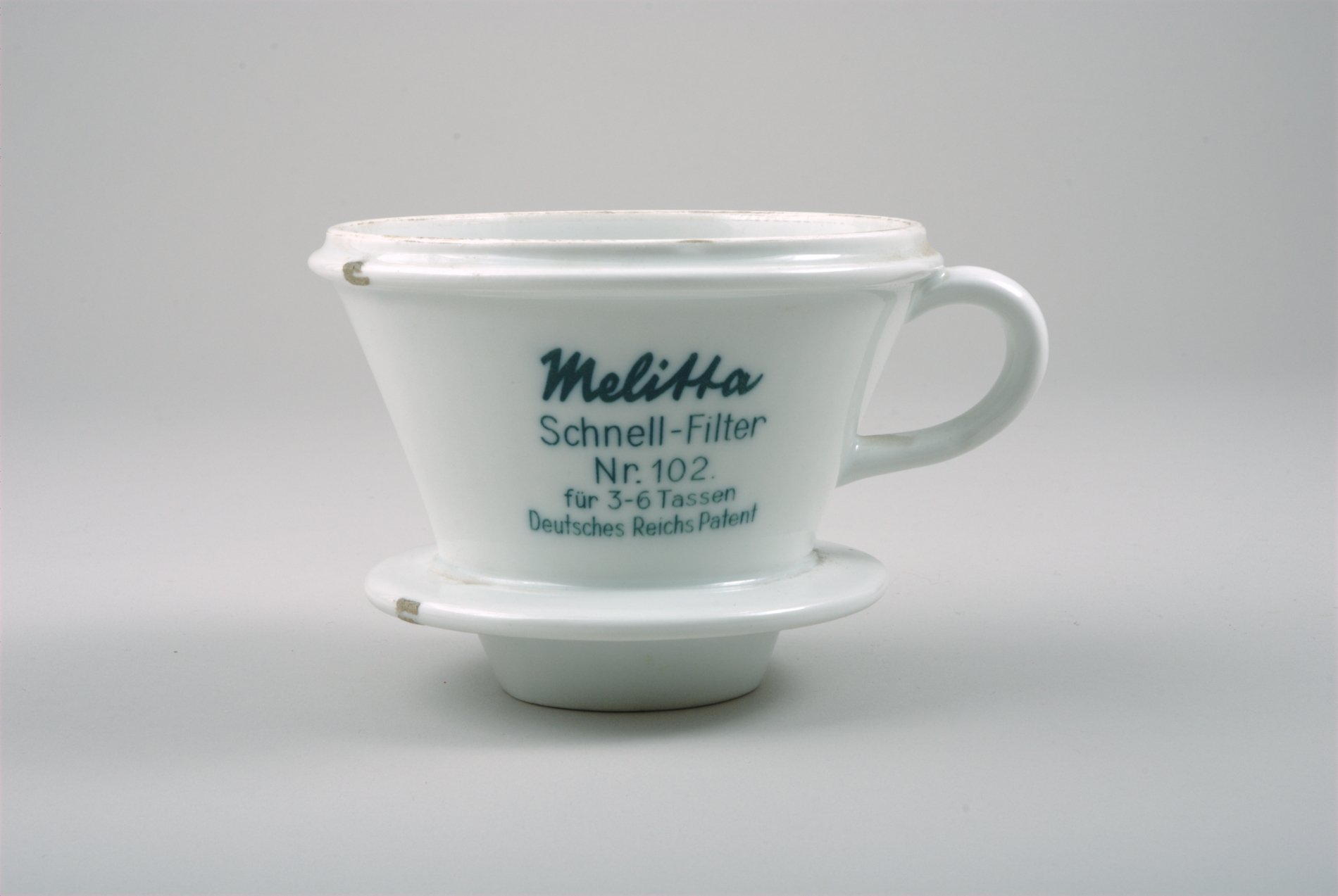 "Melitta" - Kaffeefilter "Nr. 102" (Stiftung Domäne Dahlem - Landgut und Museum, Weiternutzung nur mit Genehmigung des Museums CC BY-NC-SA)