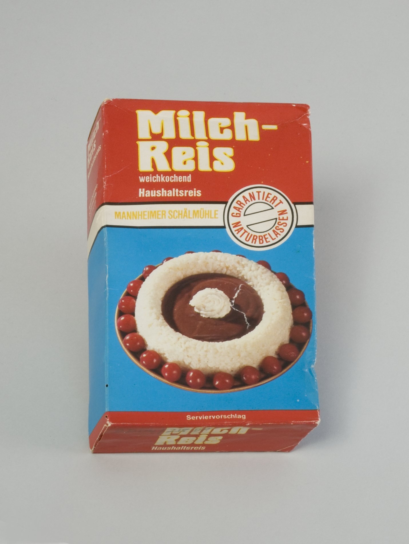 Verpackung "Milchreis" (Stiftung Domäne Dahlem - Landgut und Museum, Weiternutzung nur mit Genehmigung des Museums CC BY-NC-SA)