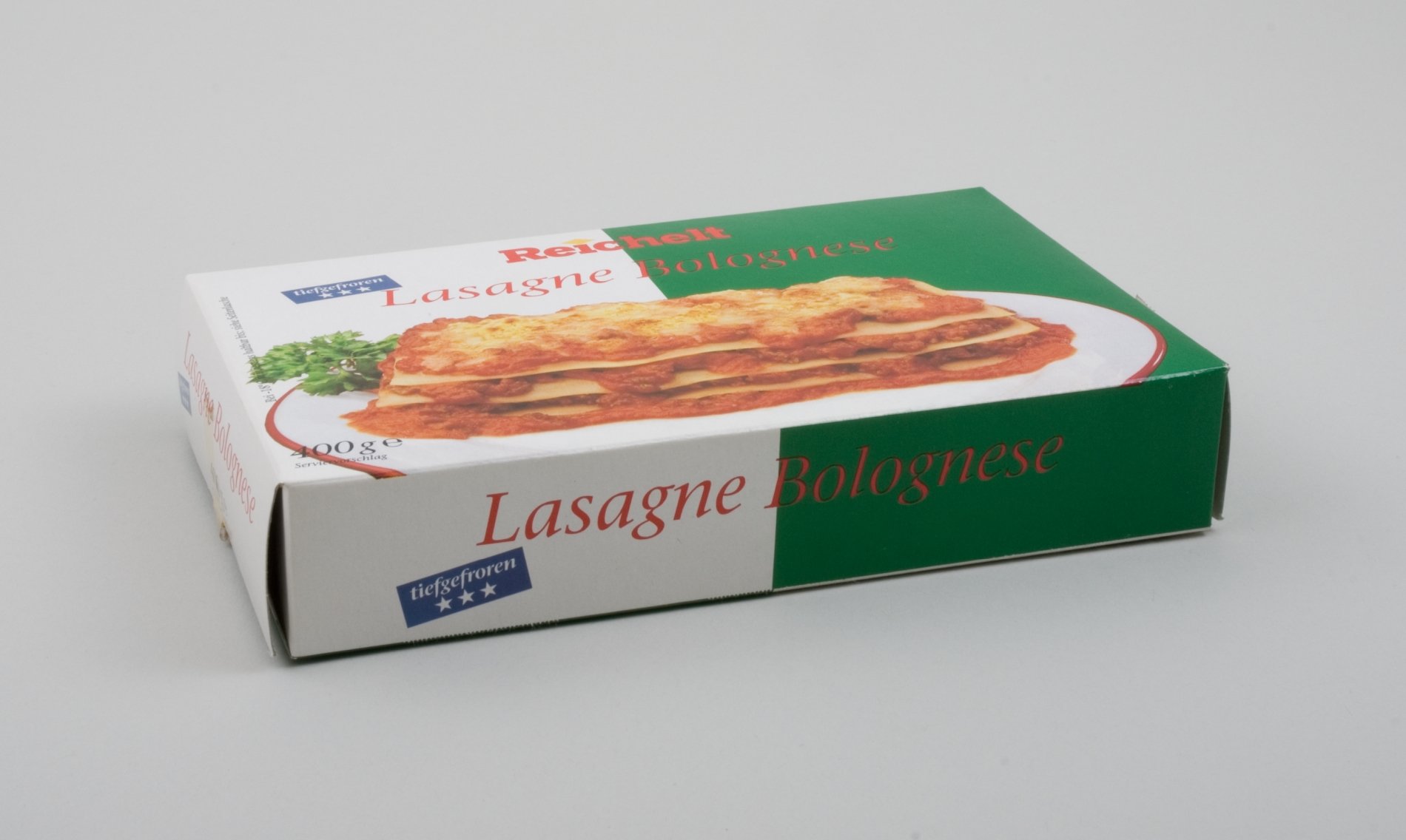 Fertiggericht- Verpackung für "Lasagne Bolognese" der Firma "Reichelt" (Stiftung Domäne Dahlem - Landgut und Museum, Weiternutzung nur mit Genehmigung des Museums CC BY-NC-SA)