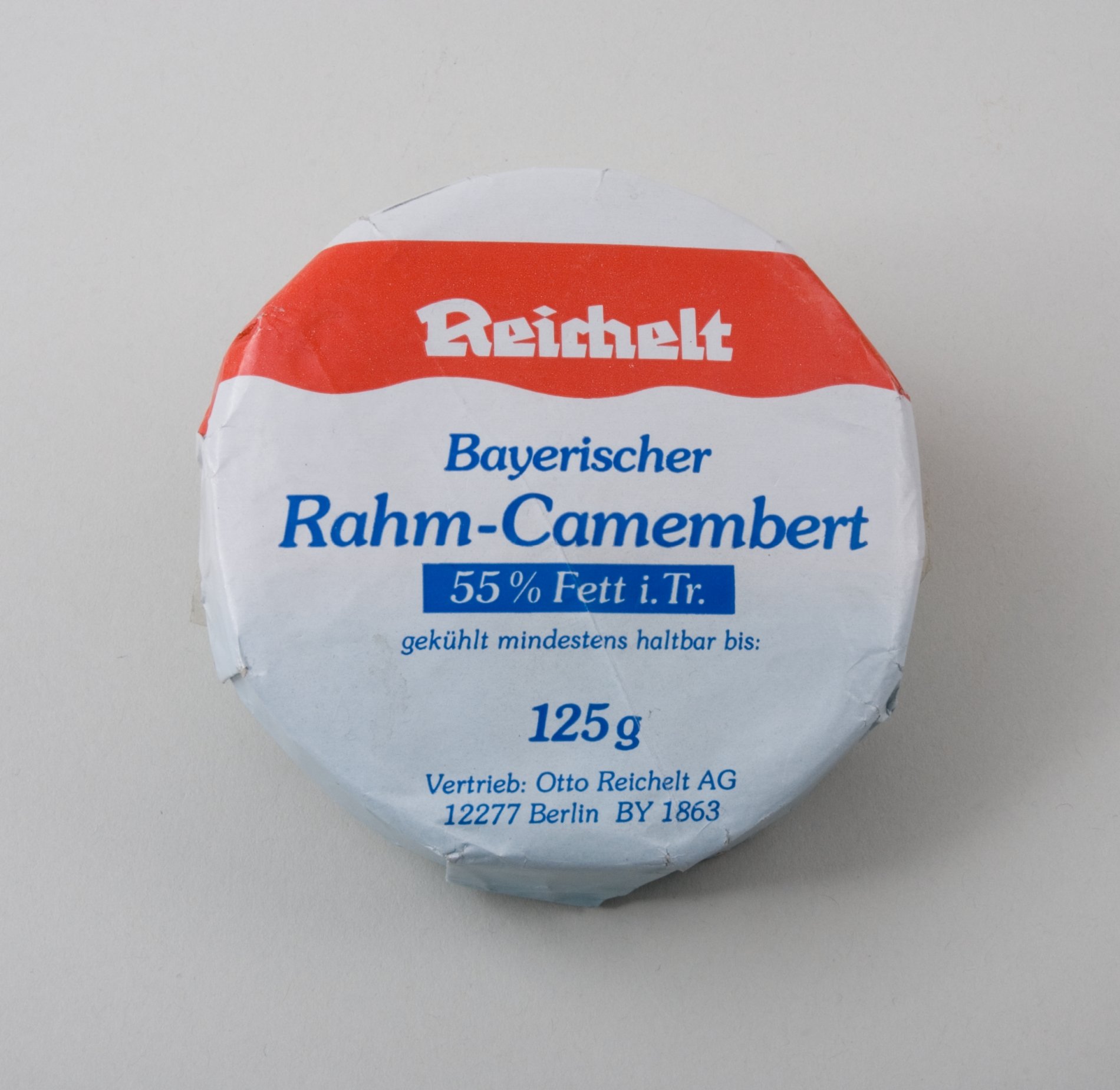 Warenmuster: "Bayerischer Rahm-Camembert" der Firma "Reichelt" (Stiftung Domäne Dahlem - Landgut und Museum, Weiternutzung nur mit Genehmigung des Museums CC BY-NC-SA)