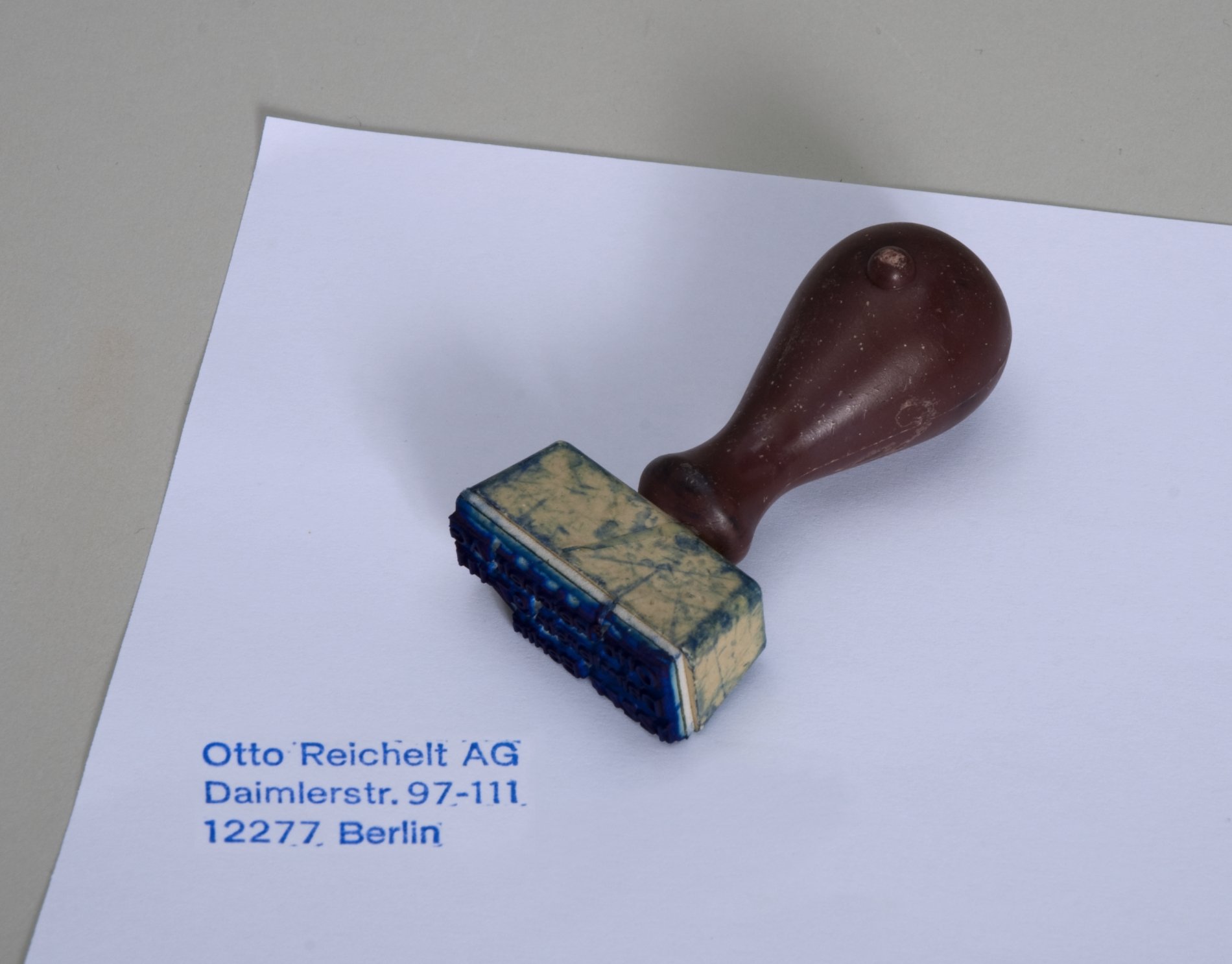 Stempel "Otto Reichelt AG" (Stiftung Domäne Dahlem - Landgut und Museum, Weiternutzung nur mit Genehmigung des Museums CC BY-NC-SA)