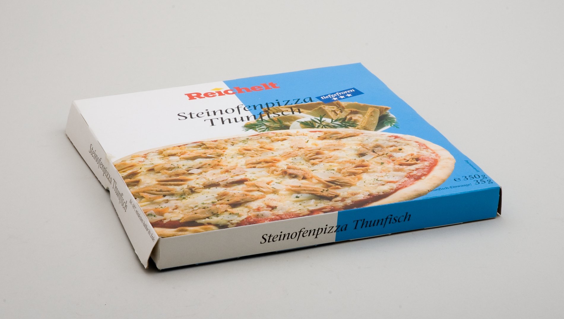 Verpackung "Steinofenpizza Thunfisch" (Stiftung Domäne Dahlem - Landgut und Museum, Weiternutzung nur mit Genehmigung des Museums CC BY-NC-SA)