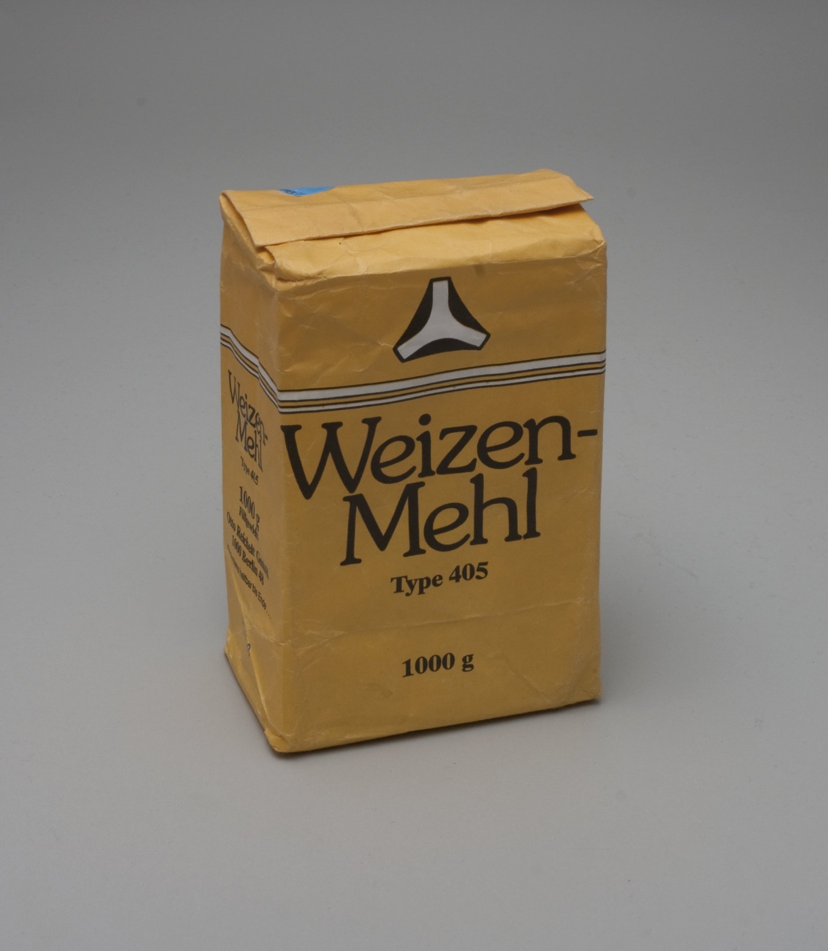 Weizenmehl- Verpackung der "Reichelt" Eigenmarke (Stiftung Domäne Dahlem - Landgut und Museum, Weiternutzung nur mit Genehmigung des Museums CC BY-NC-SA)