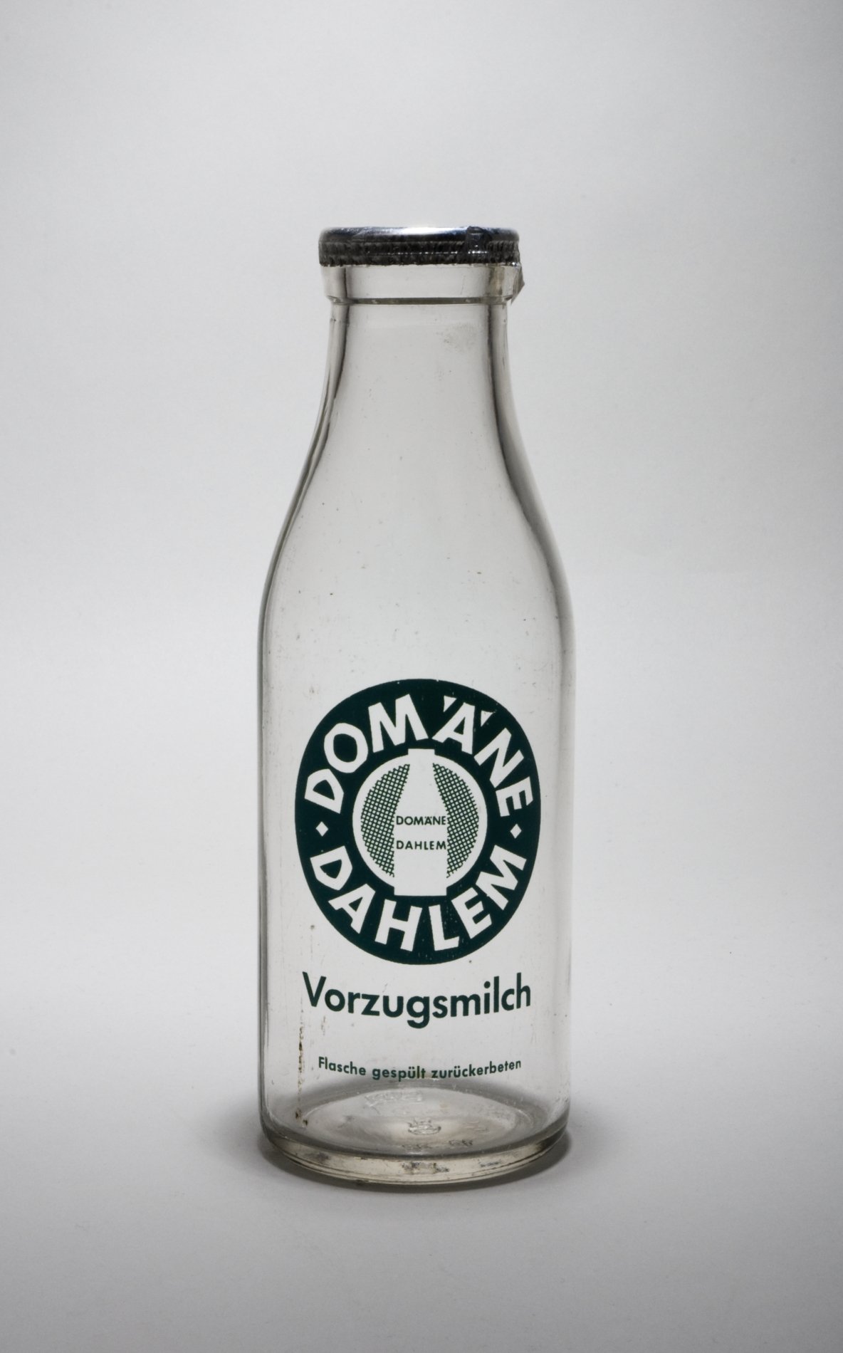 Milchflasche "Domäne Dahlem -Vorzugsmilch", 0,5 Liter (Stiftung Domäne Dahlem - Landgut und Museum, Weiternutzung nur mit Genehmigung des Museums CC BY-NC-SA)