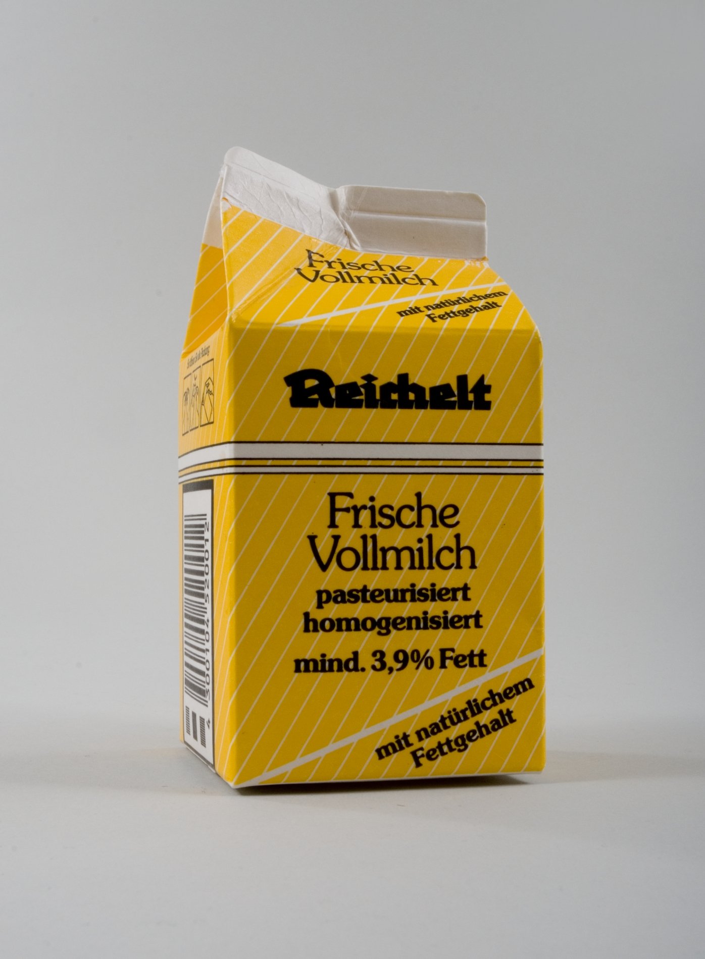 Verpackung "Frische Vollmilch" der Firma "Reichelt" (Stiftung Domäne Dahlem - Landgut und Museum, Weiternutzung nur mit Genehmigung des Museums CC BY-NC-SA)