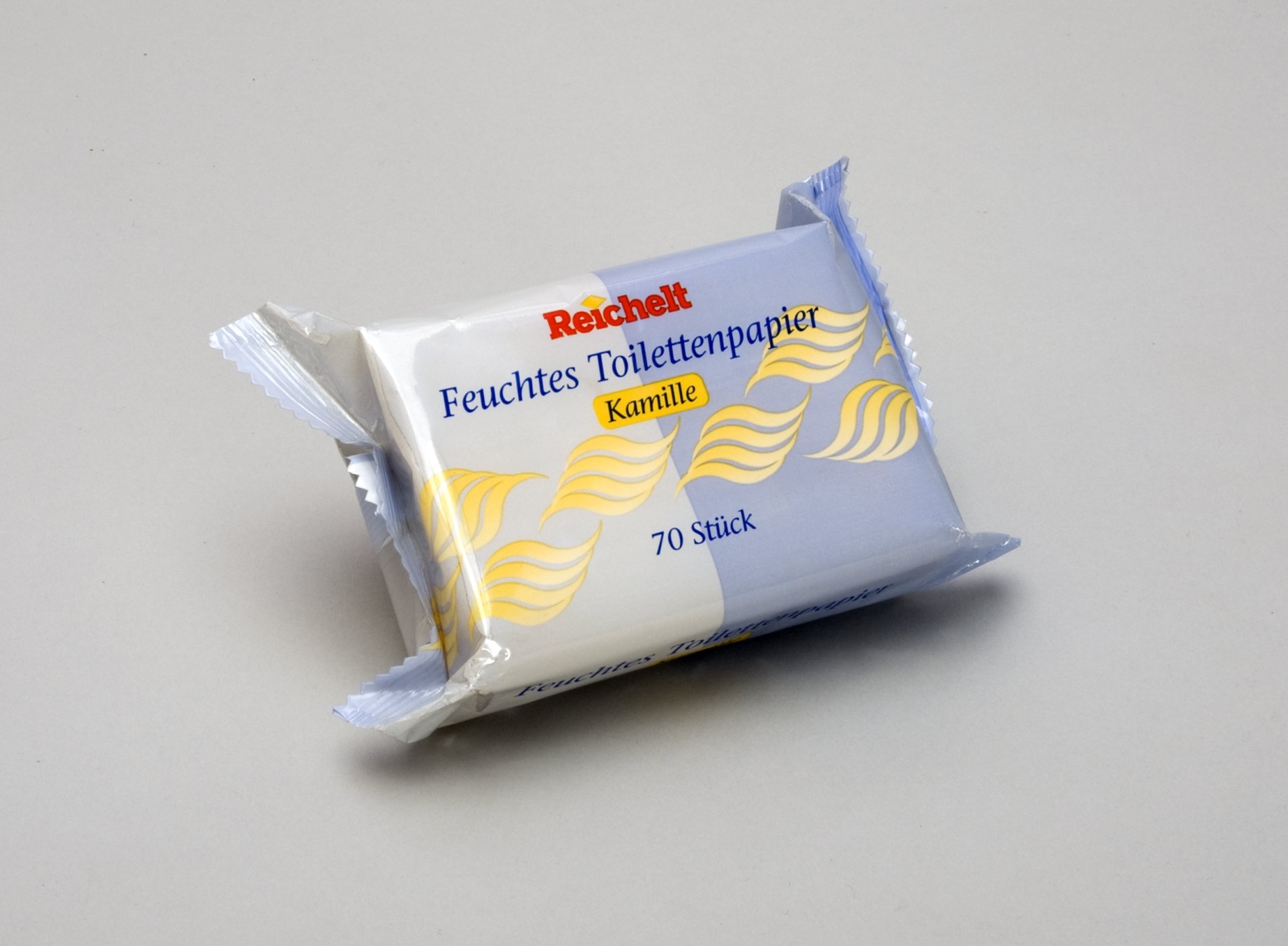 Verpackung "Feuchtes Toilettenpapier" der "Reichelt" - Eigenmarke (Stiftung Domäne Dahlem - Landgut und Museum, Weiternutzung nur mit Genehmigung des Museums CC BY-NC-SA)