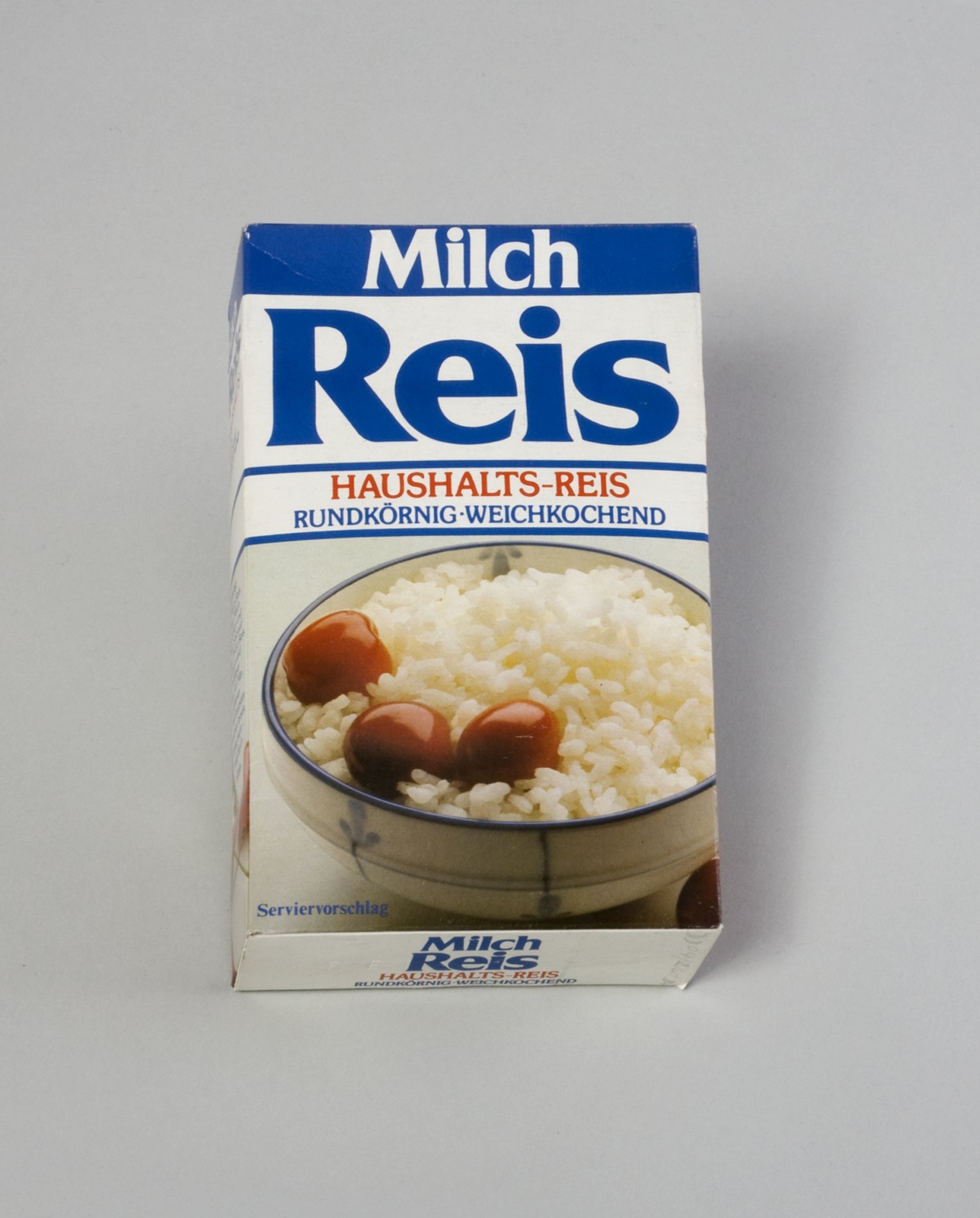 Verpackung "Milch Reis" (Stiftung Domäne Dahlem - Landgut und Museum, Weiternutzung nur mit Genehmigung des Museums CC BY-NC-SA)