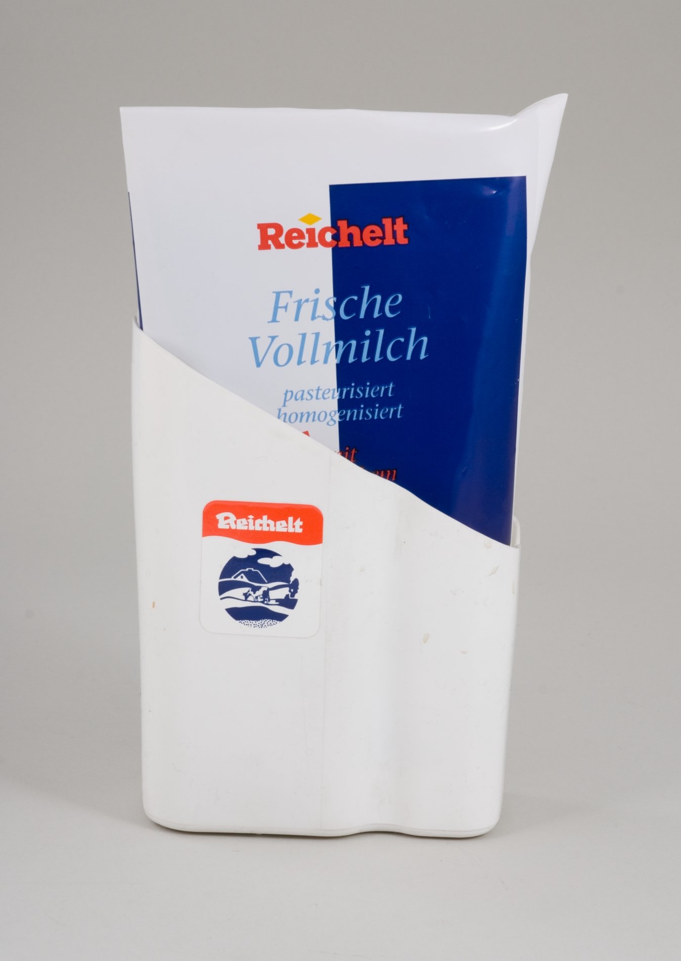 Milchtütenbehälter mit Schlauchmilch (Stiftung Domäne Dahlem - Landgut und Museum, Weiternutzung nur mit Genehmigung des Museums CC BY-NC-SA)