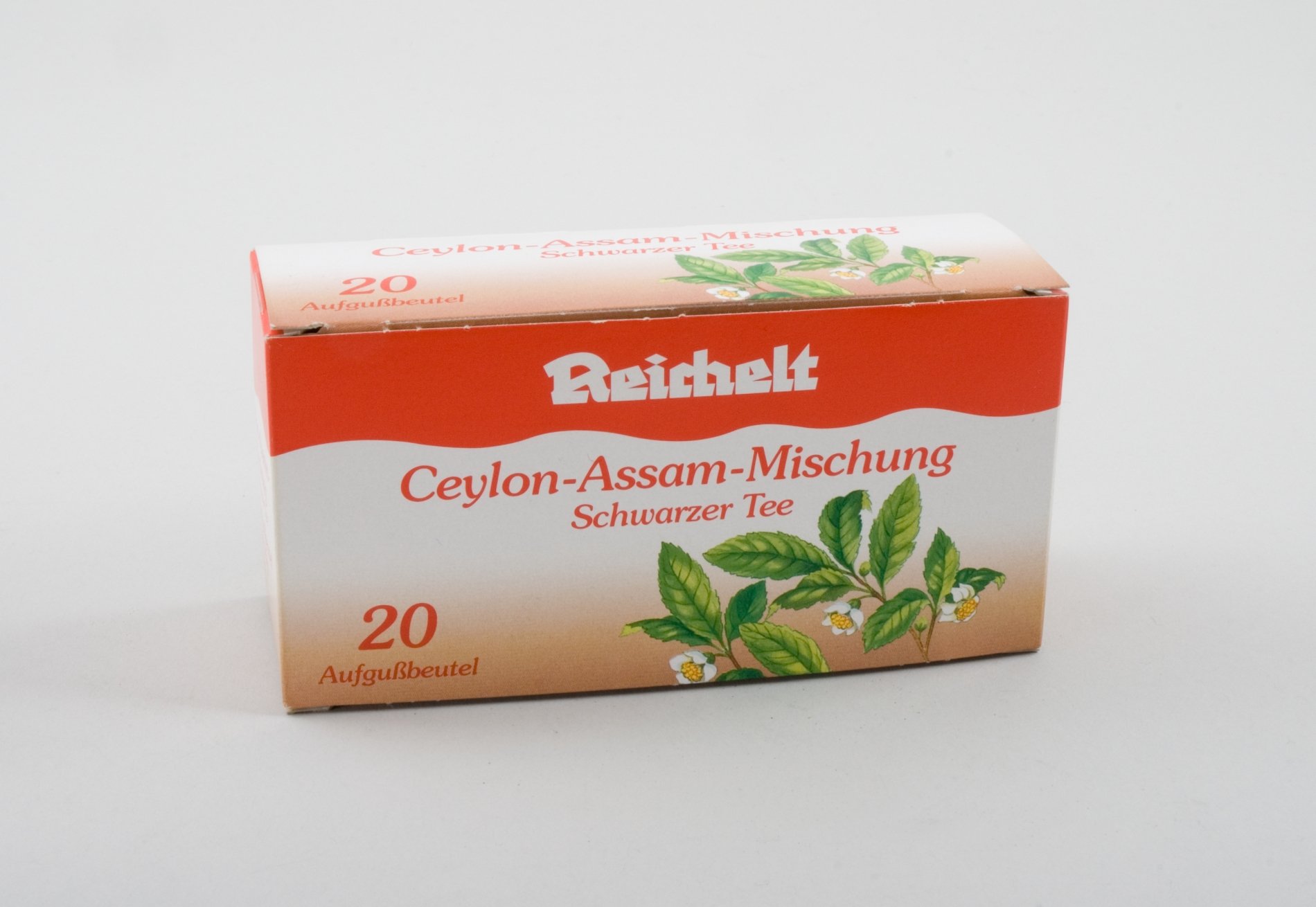 Packung "Ceylon-Assam-Mischung" der "Reichelt" - Eigenmarke (Stiftung Domäne Dahlem - Landgut und Museum, Weiternutzung nur mit Genehmigung des Museums CC BY-NC-SA)
