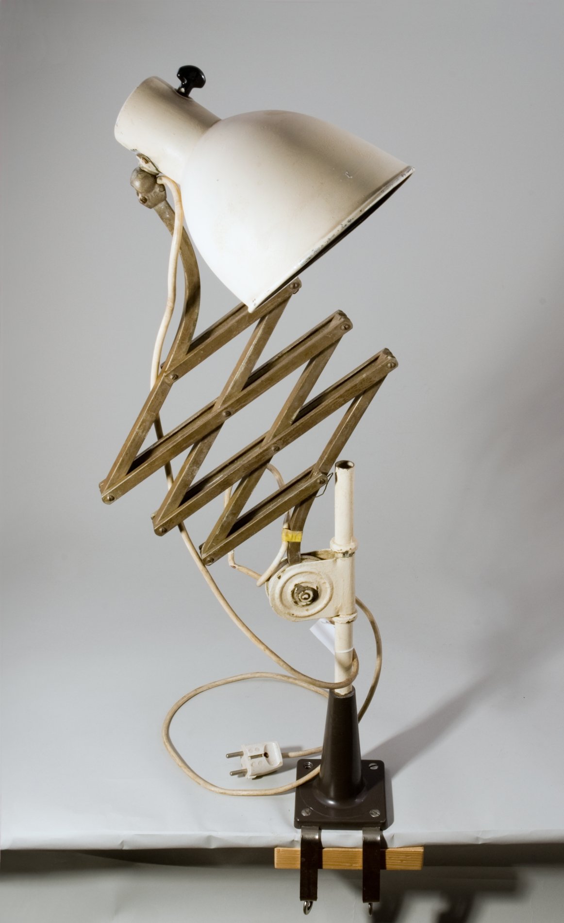 Schreibtischlampe (Stiftung Domäne Dahlem - Landgut und Museum, Weiternutzung nur mit Genehmigung des Museums CC BY-NC-SA)