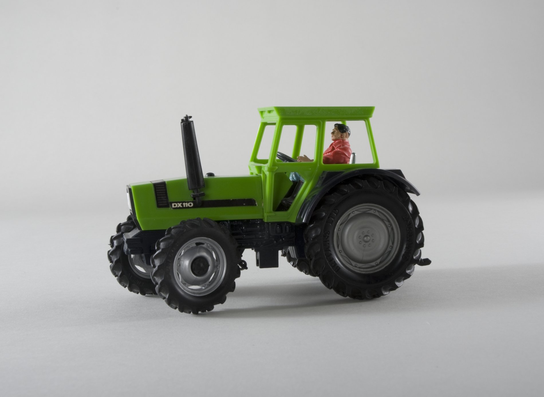 Spielzeugmodell: "Deutz" - Traktor DX 110 (Stiftung Domäne Dahlem - Landgut und Museum, Weiternutzung nur mit Genehmigung des Museums CC BY-NC-SA)