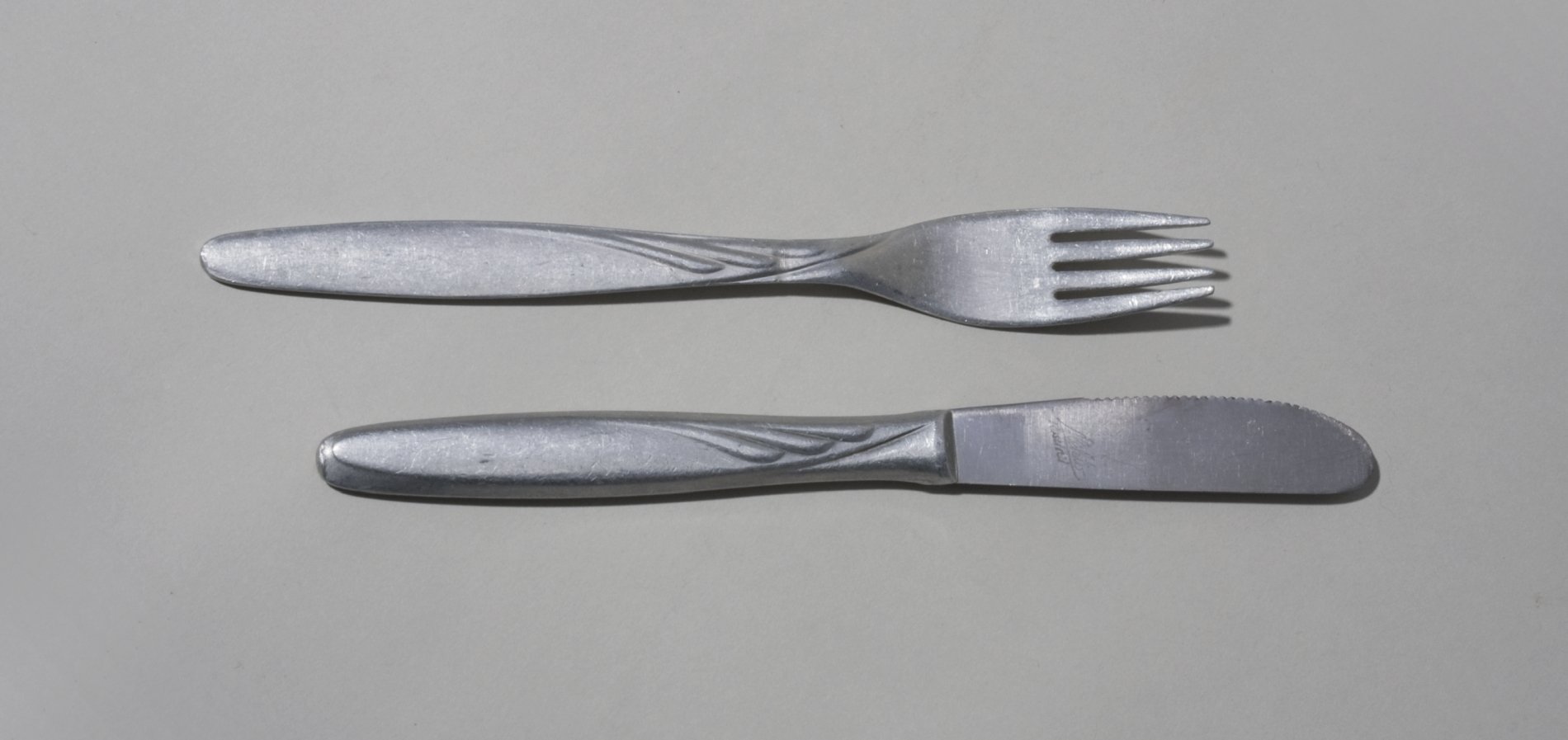 Messer und Gabel mit Aluminiumgriffen (DDR) (Stiftung Domäne Dahlem - Landgut und Museum, Weiternutzung nur mit Genehmigung des Museums CC BY-NC-SA)