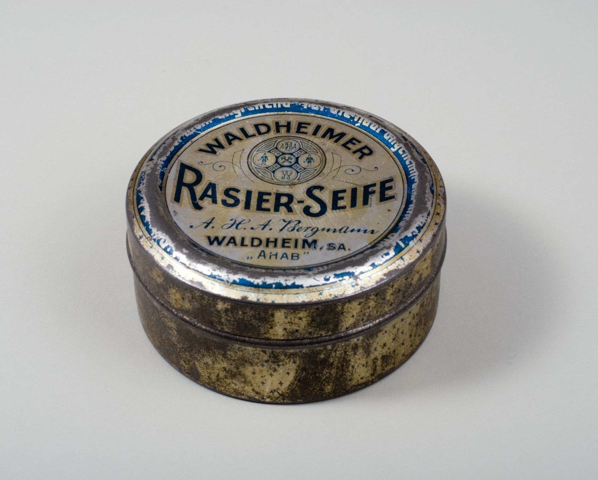 Dose für "Waldheimer Rasierseife" (Stiftung Domäne Dahlem - Landgut und Museum, Weiternutzung nur mit Genehmigung des Museums CC BY-NC-SA)