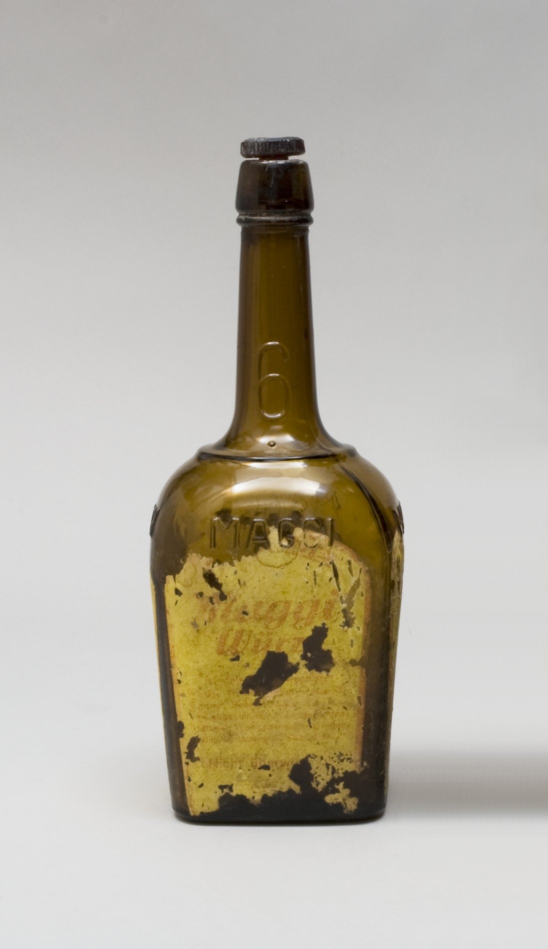 "Maggi" Würz-Flasche (Stiftung Domäne Dahlem - Landgut und Museum, Weiternutzung nur mit Genehmigung des Museums CC BY-NC-SA)