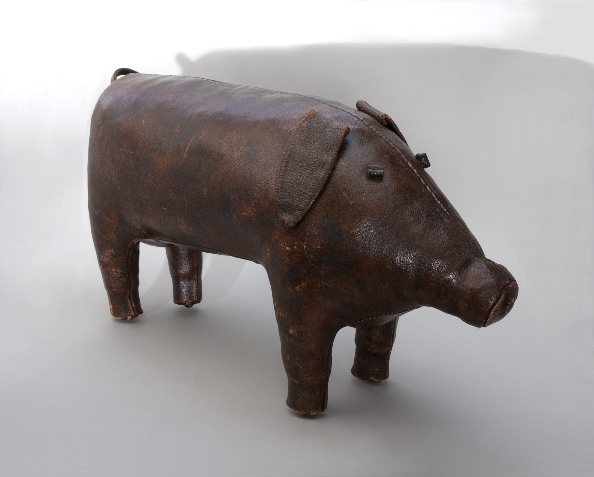 Schwein aus Leder (Stiftung Domäne Dahlem - Landgut und Museum, Weiternutzung nur mit Genehmigung des Museums CC BY-NC-SA)