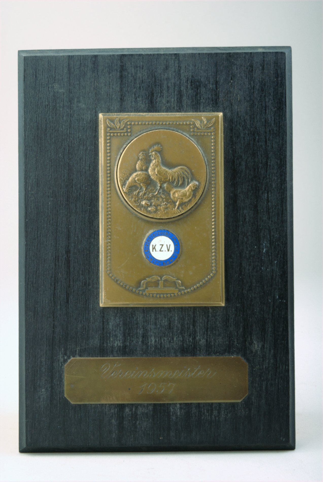 Medaille "Kleintierzuchtverein Virchow Vereinsmeister 1957" (Stiftung Domäne Dahlem - Landgut und Museum, Weiternutzung nur mit Genehmigung des Museums CC BY-NC-SA)