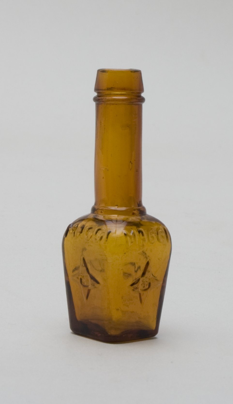 "Maggi" - Probier - Würz-Flasche (Stiftung Domäne Dahlem - Landgut und Museum, Weiternutzung nur mit Genehmigung des Museums CC BY-NC-SA)