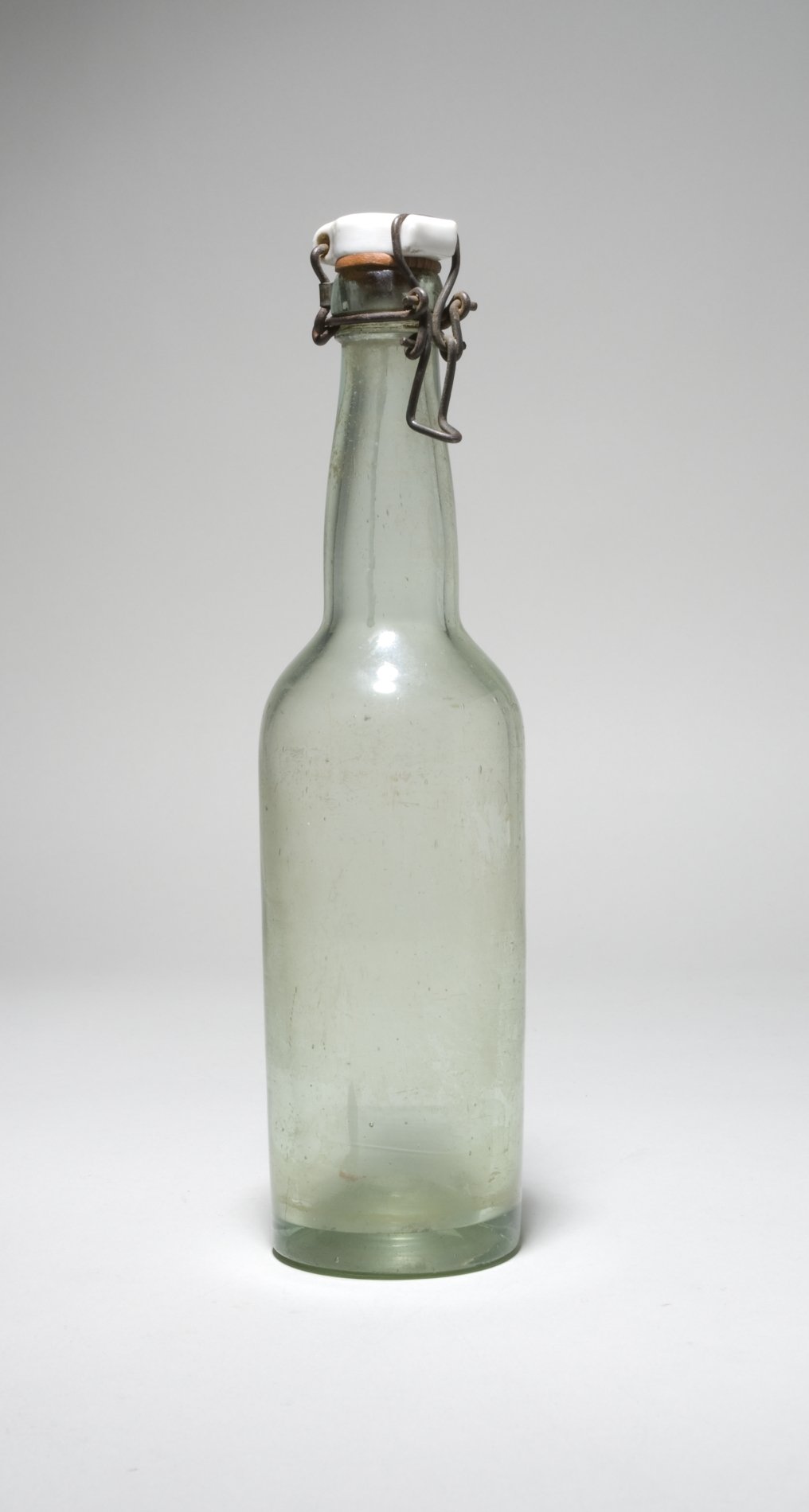 Flasche mit Bügelverschluss (Stiftung Domäne Dahlem - Landgut und Museum, Weiternutzung nur mit Genehmigung des Museums CC BY-NC-SA)